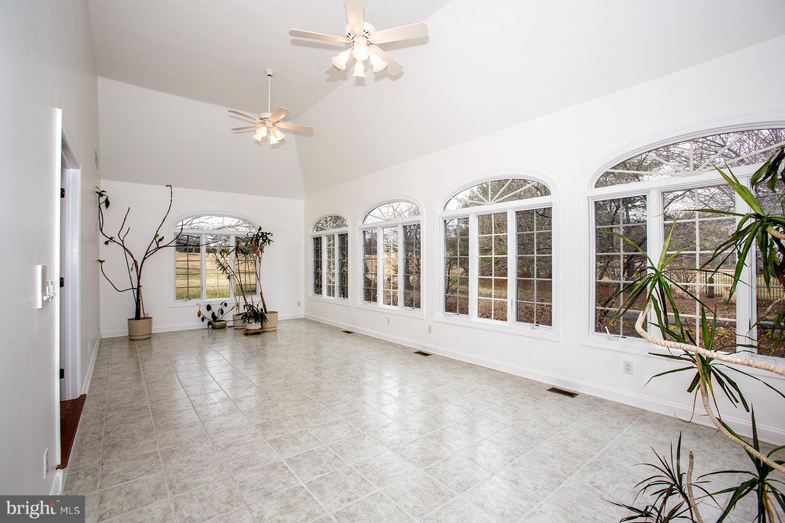 189 CHRISTOPHER DRIVE