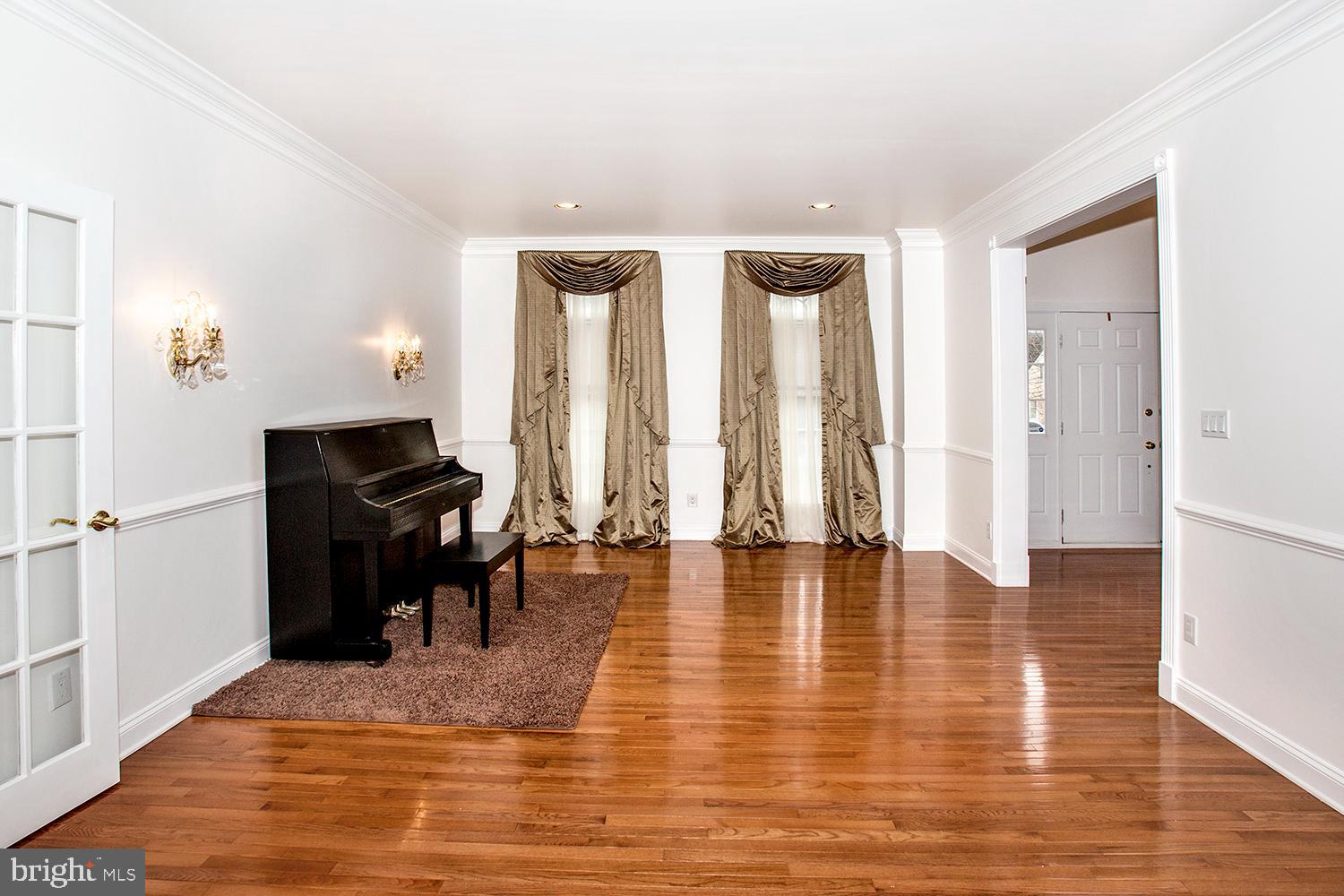 189 CHRISTOPHER DRIVE