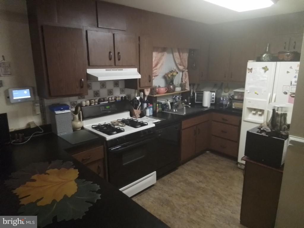 STRAWBERRY HILL EST SUB - Residential