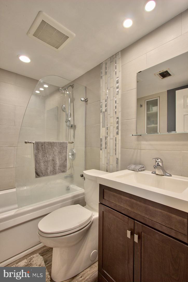 MOSBY WOODS GARDEN - Residential Lease