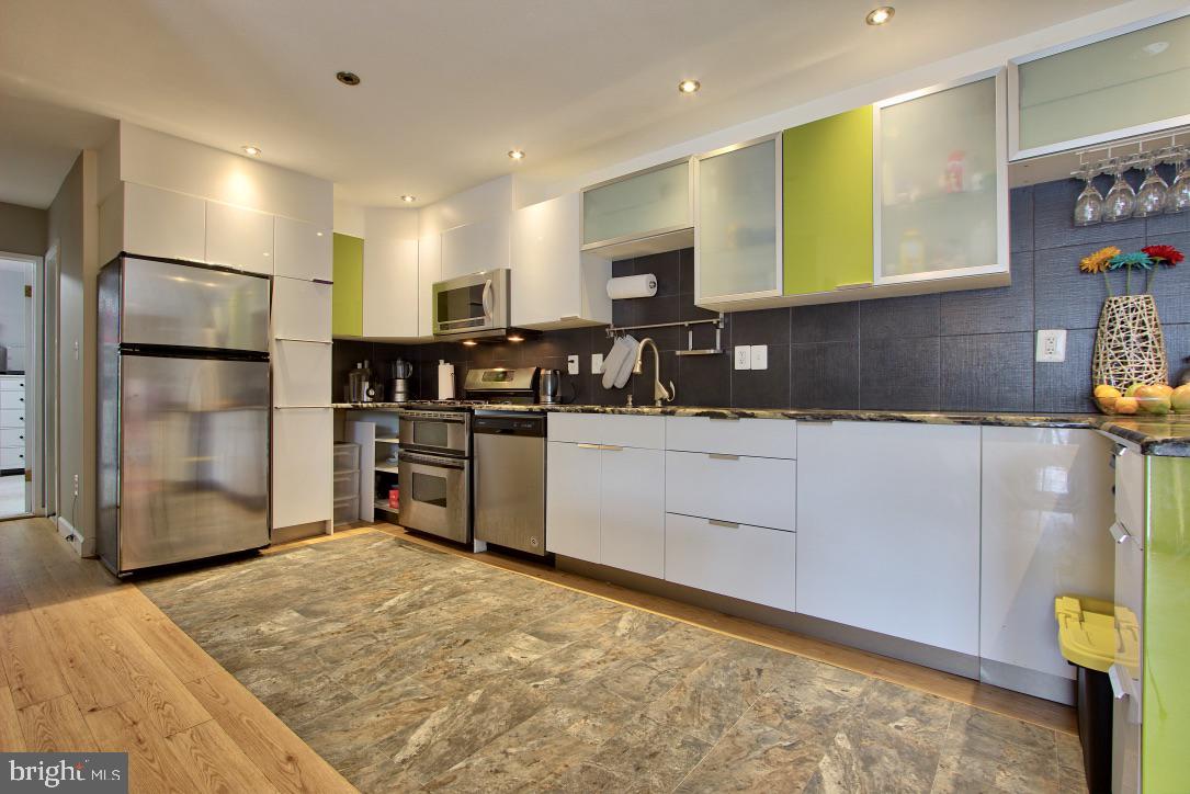 MOSBY WOODS GARDEN - Residential Lease