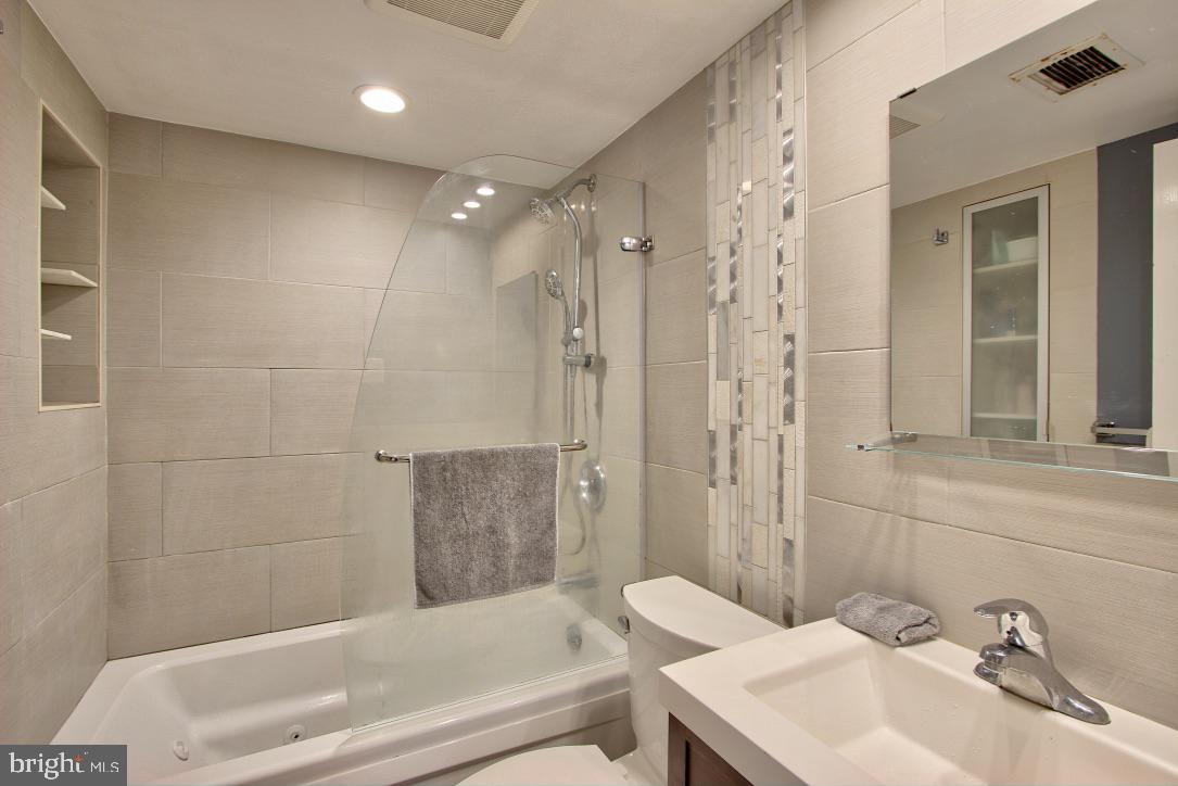 MOSBY WOODS GARDEN - Residential Lease