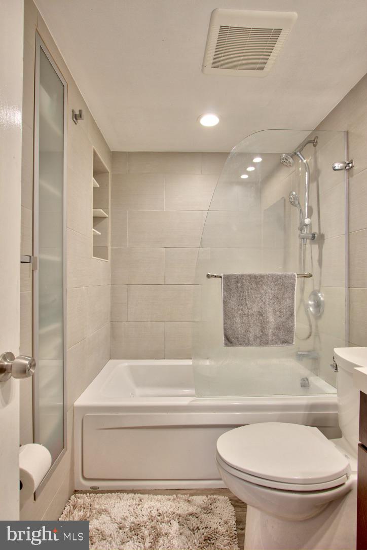 MOSBY WOODS GARDEN - Residential Lease