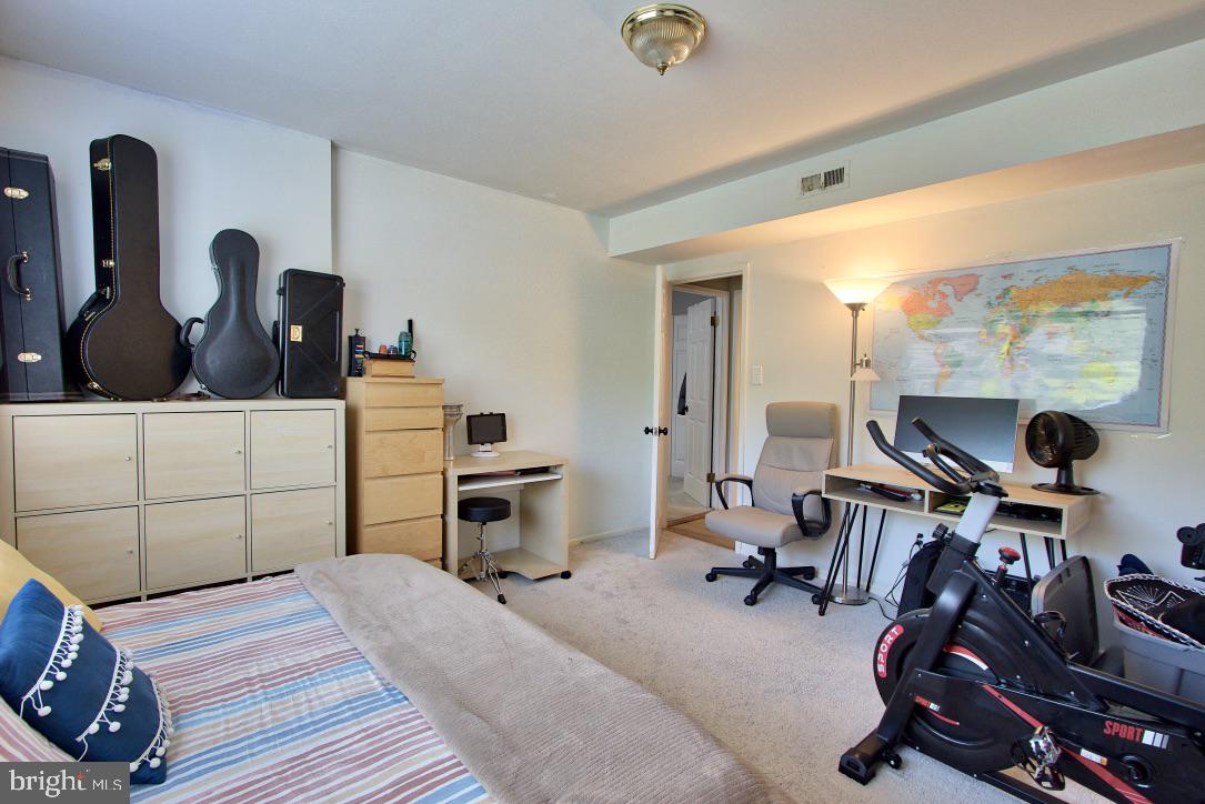 MOSBY WOODS GARDEN - Residential Lease