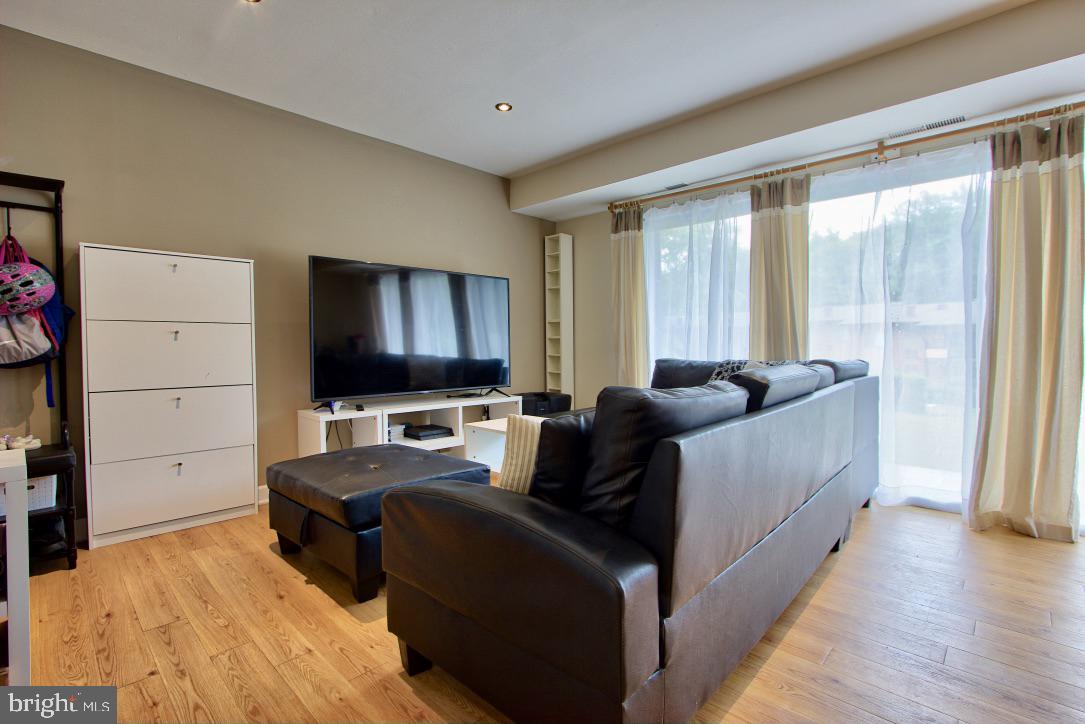 MOSBY WOODS GARDEN - Residential Lease