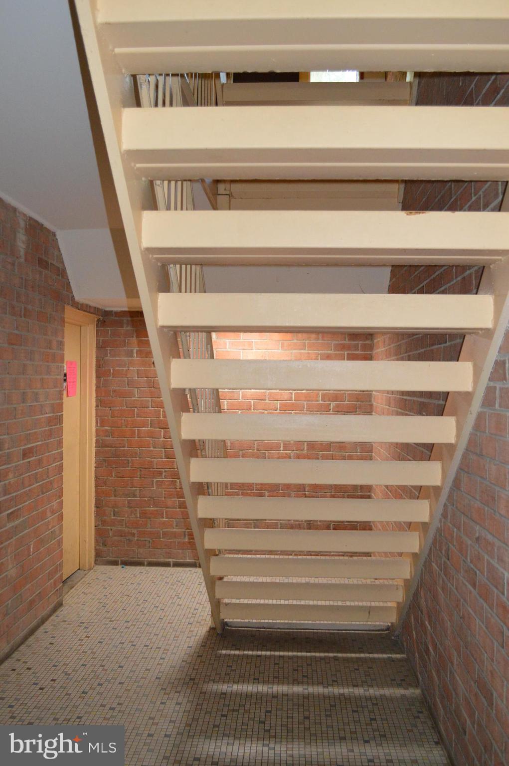 MOSBY WOODS GARDEN - Residential Lease