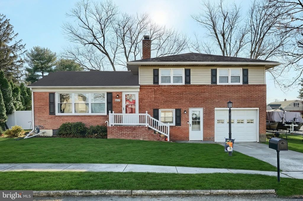 Photo of 102 Pine Springs Boulevard, YORK, PA 17408 (MLS # PAYK2094222)