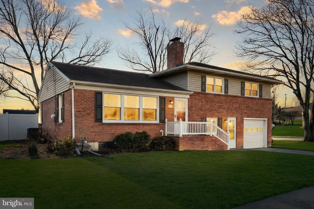 Photo of 102 Pine Springs Boulevard, YORK, PA 17408 (MLS # PAYK2094222)