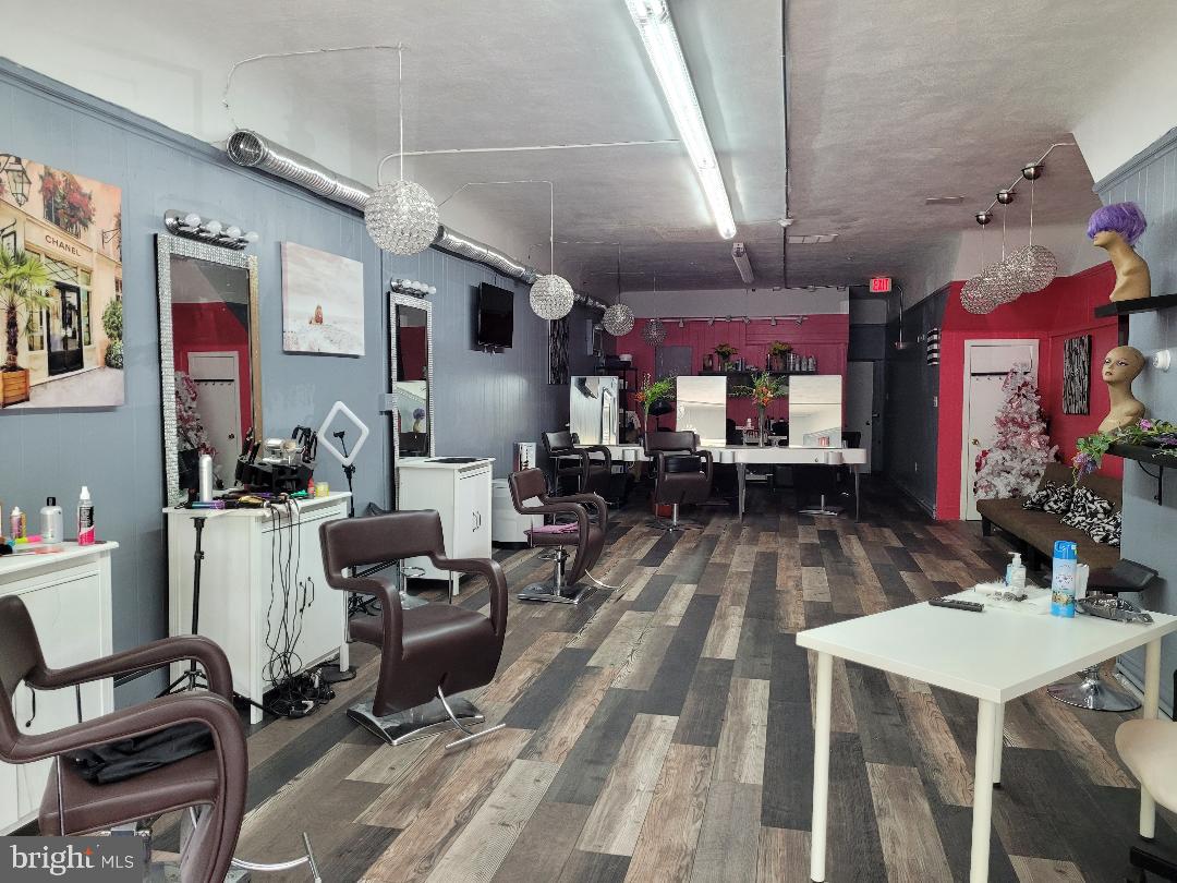 GLENSIDE - Commercial Lease