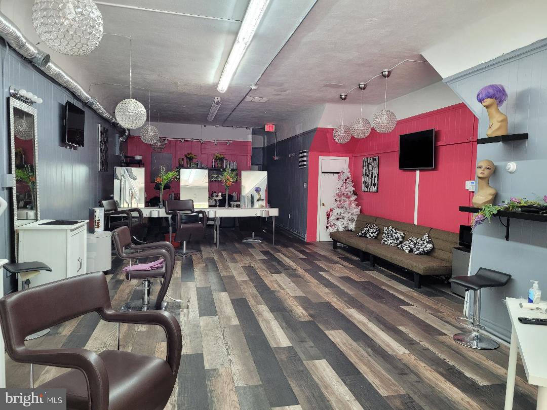 GLENSIDE - Commercial Lease