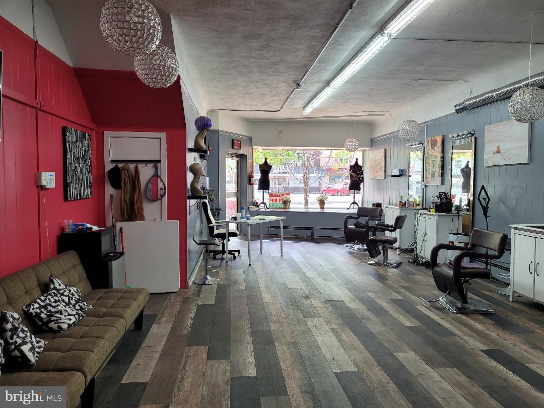 GLENSIDE - Commercial Lease