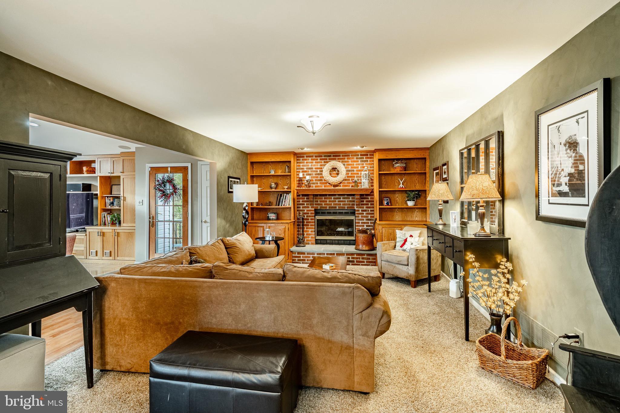 REGENCY KNOLL - Residential