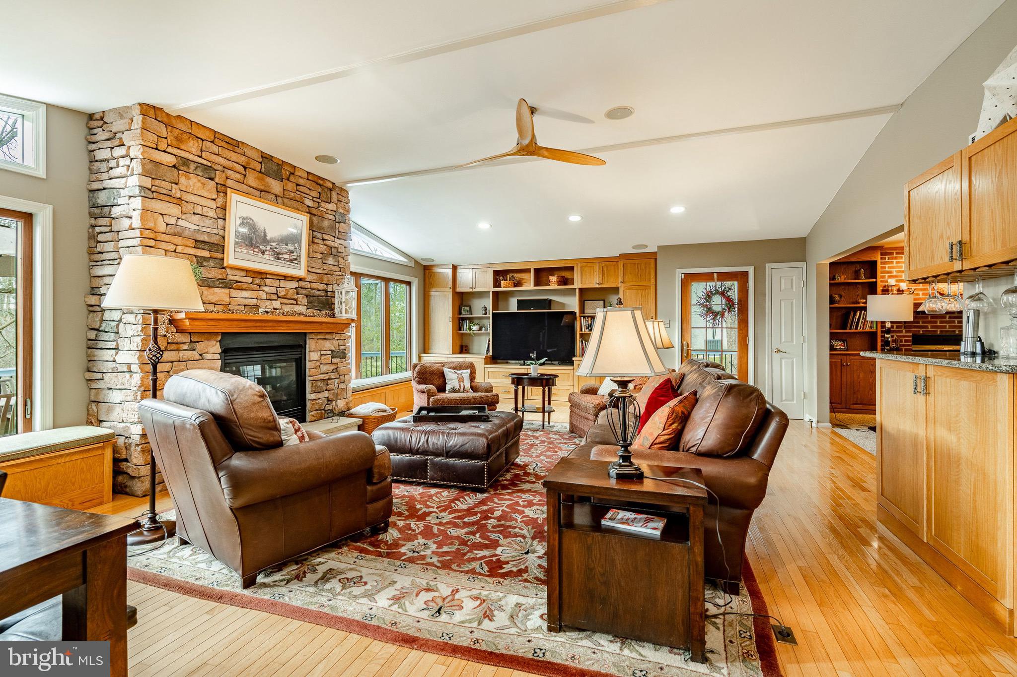 REGENCY KNOLL - Residential