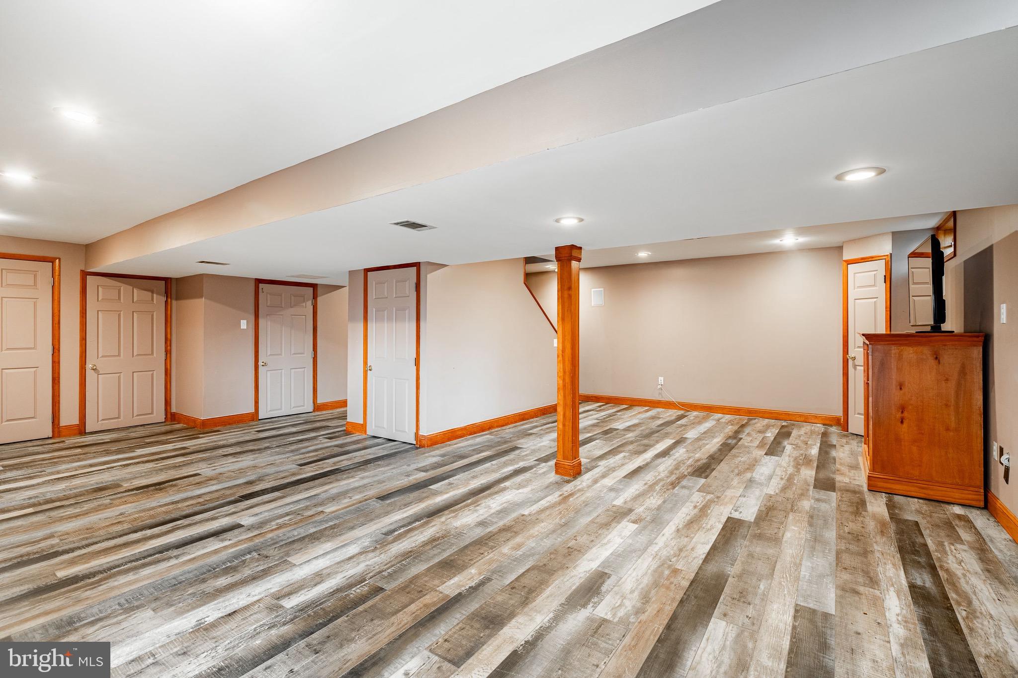 REGENCY KNOLL - Residential