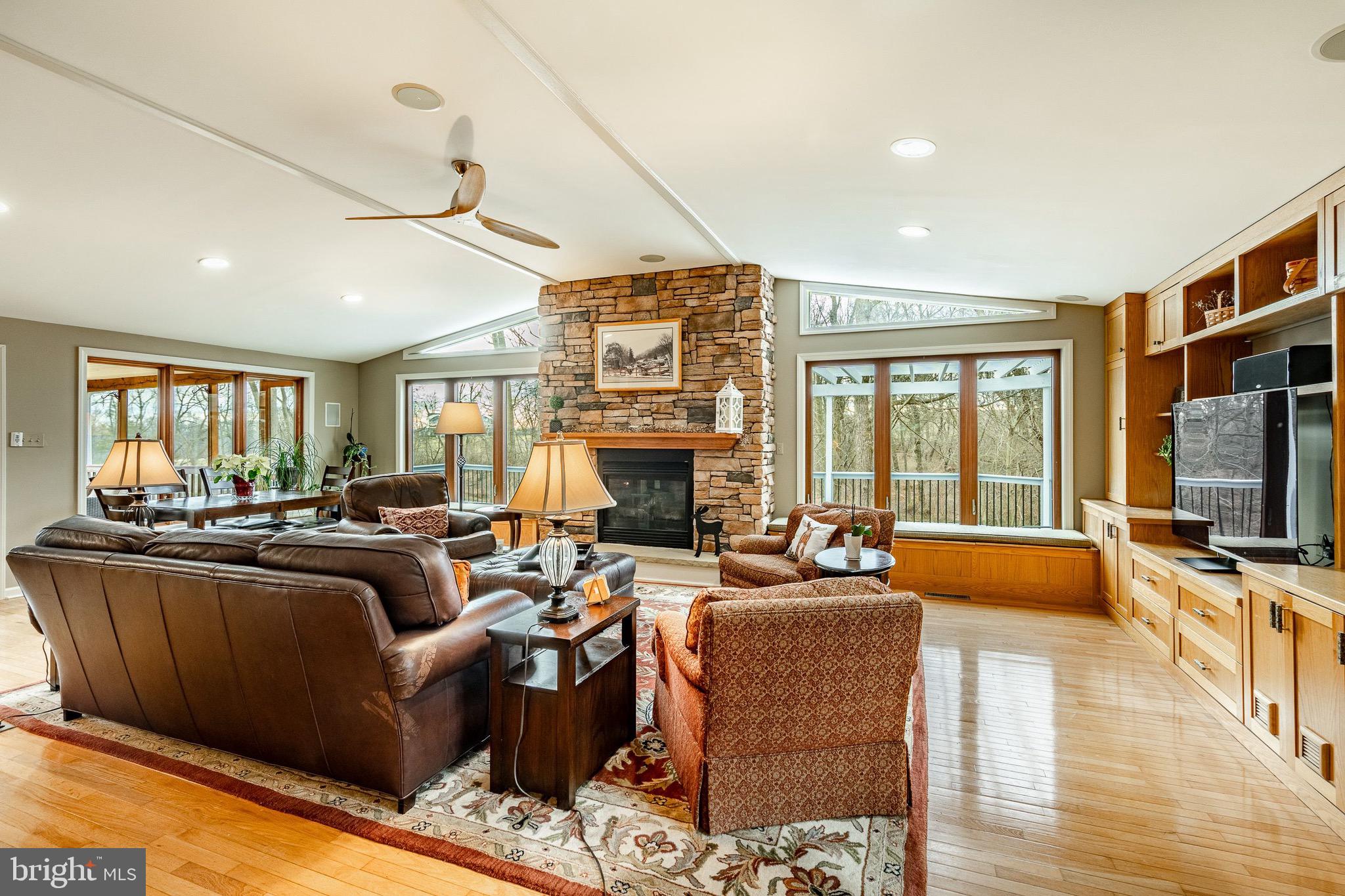 REGENCY KNOLL - Residential