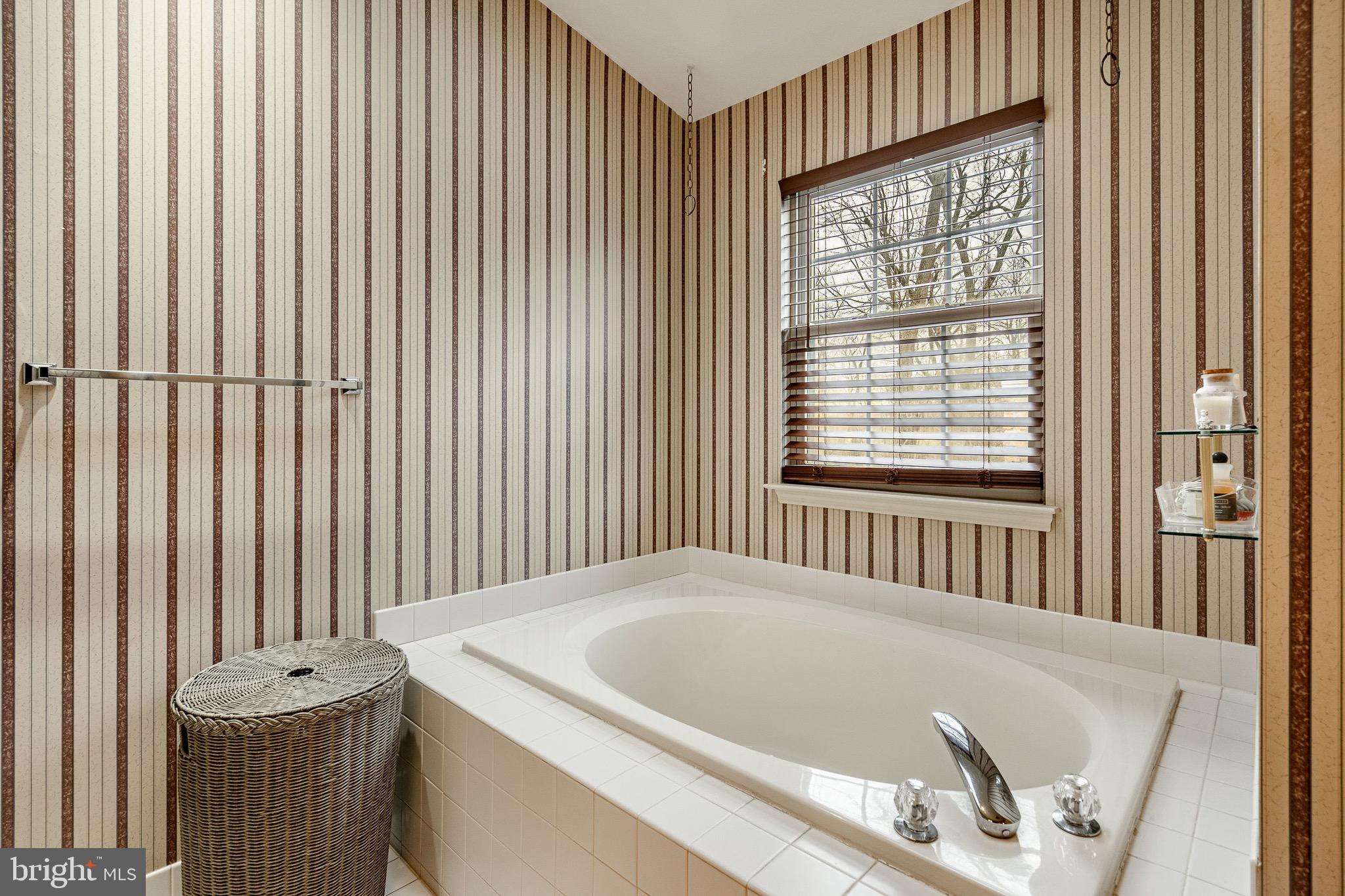 REGENCY KNOLL - Residential