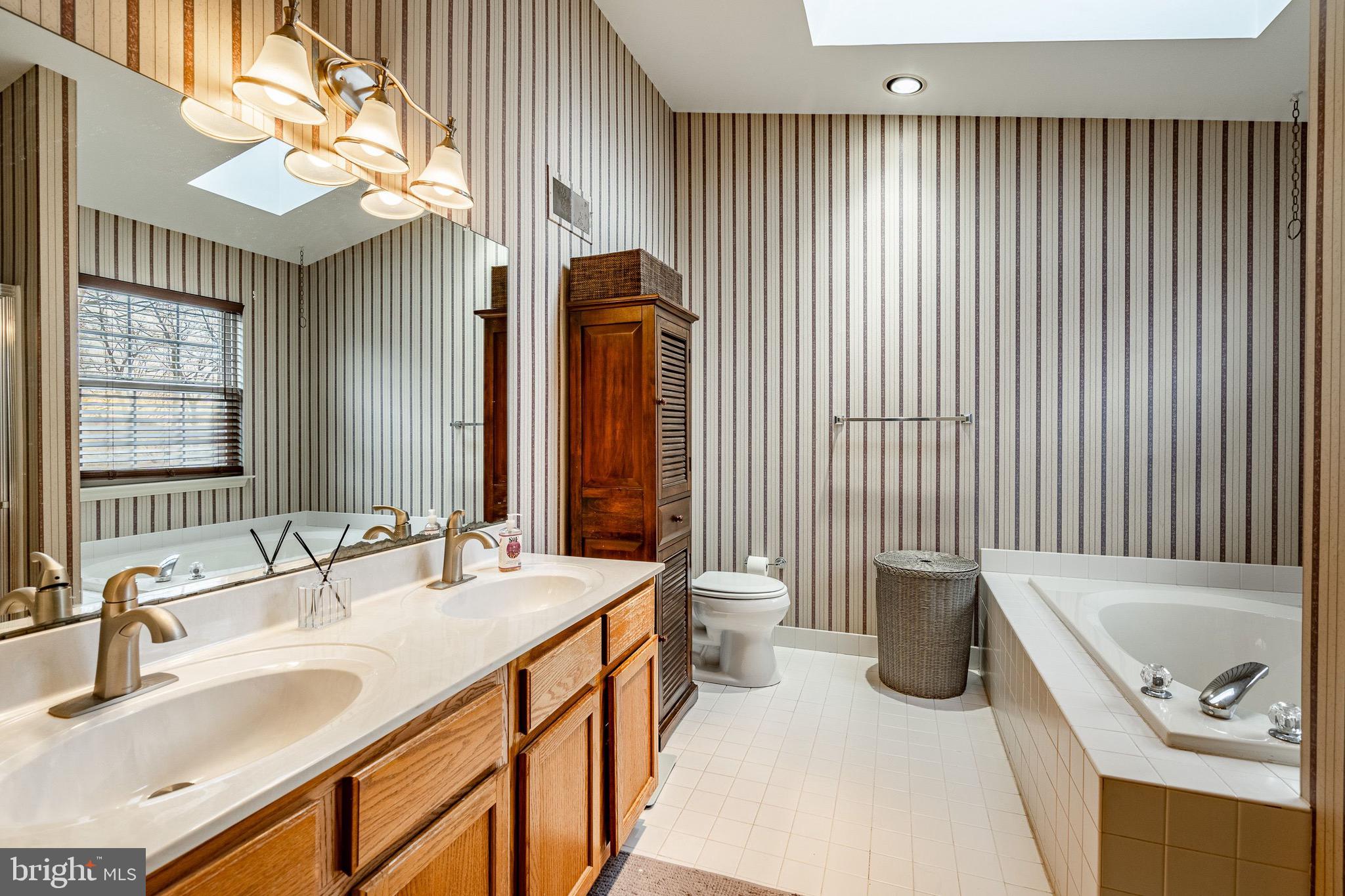 REGENCY KNOLL - Residential