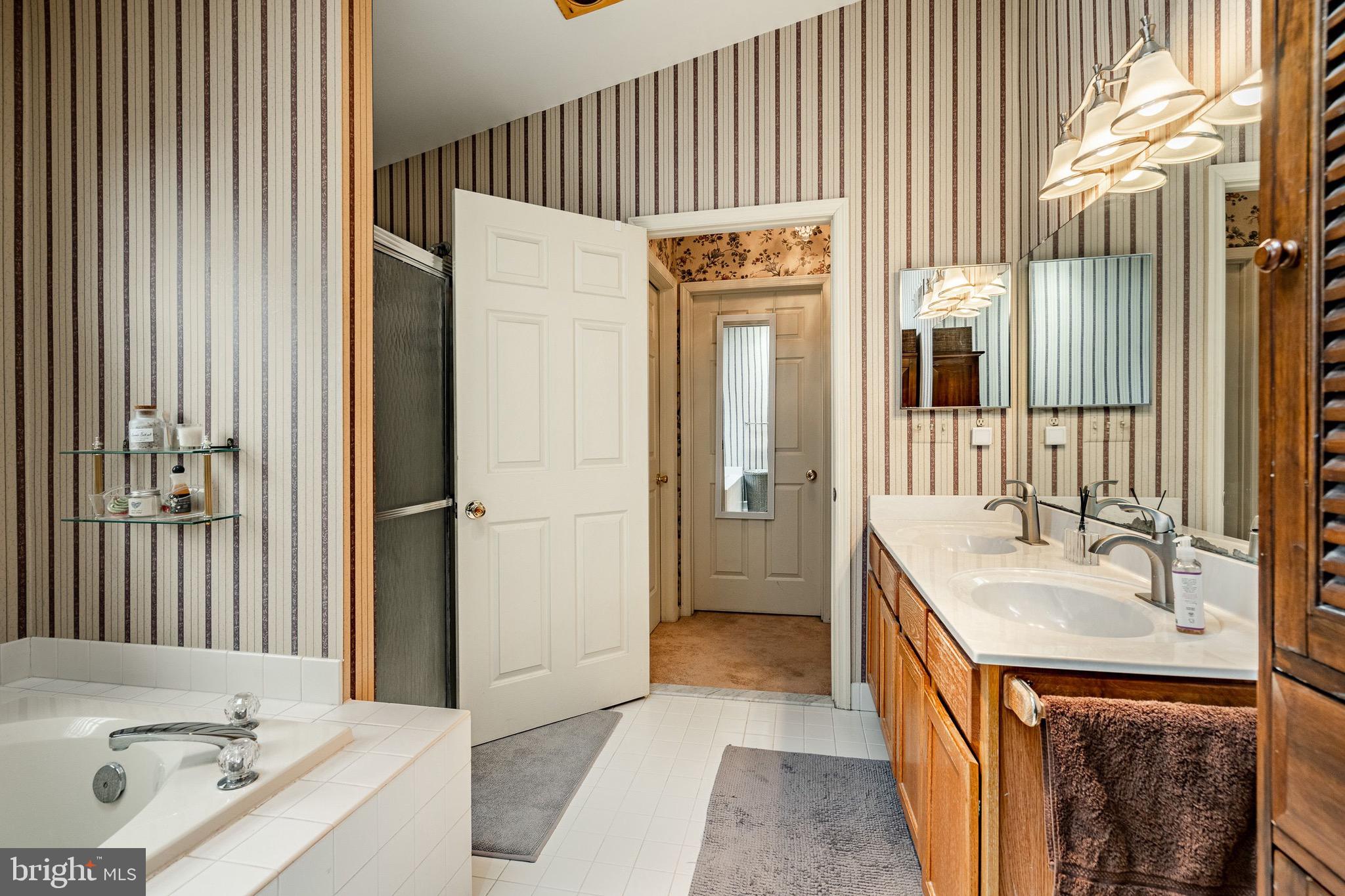 REGENCY KNOLL - Residential