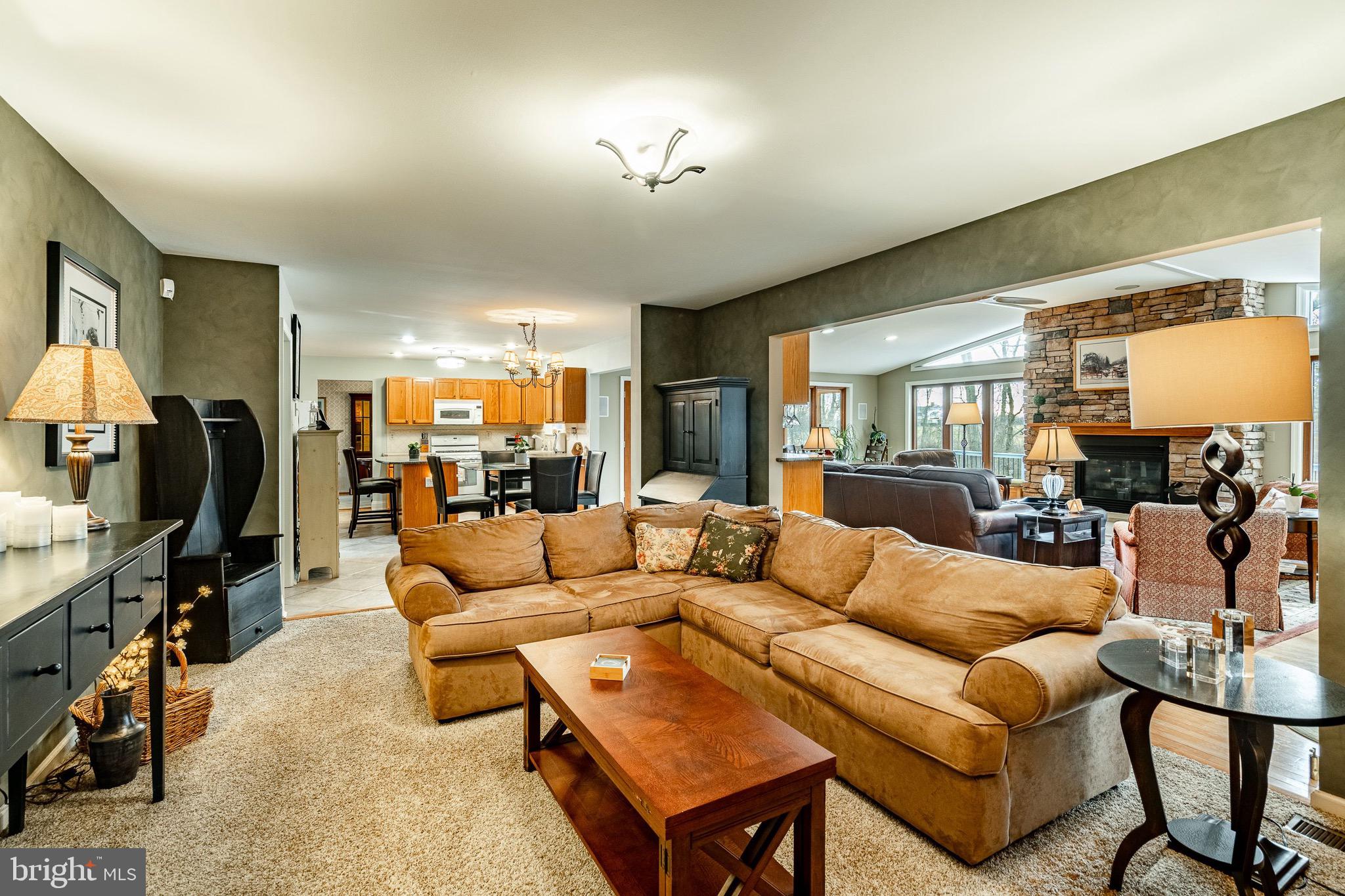 REGENCY KNOLL - Residential