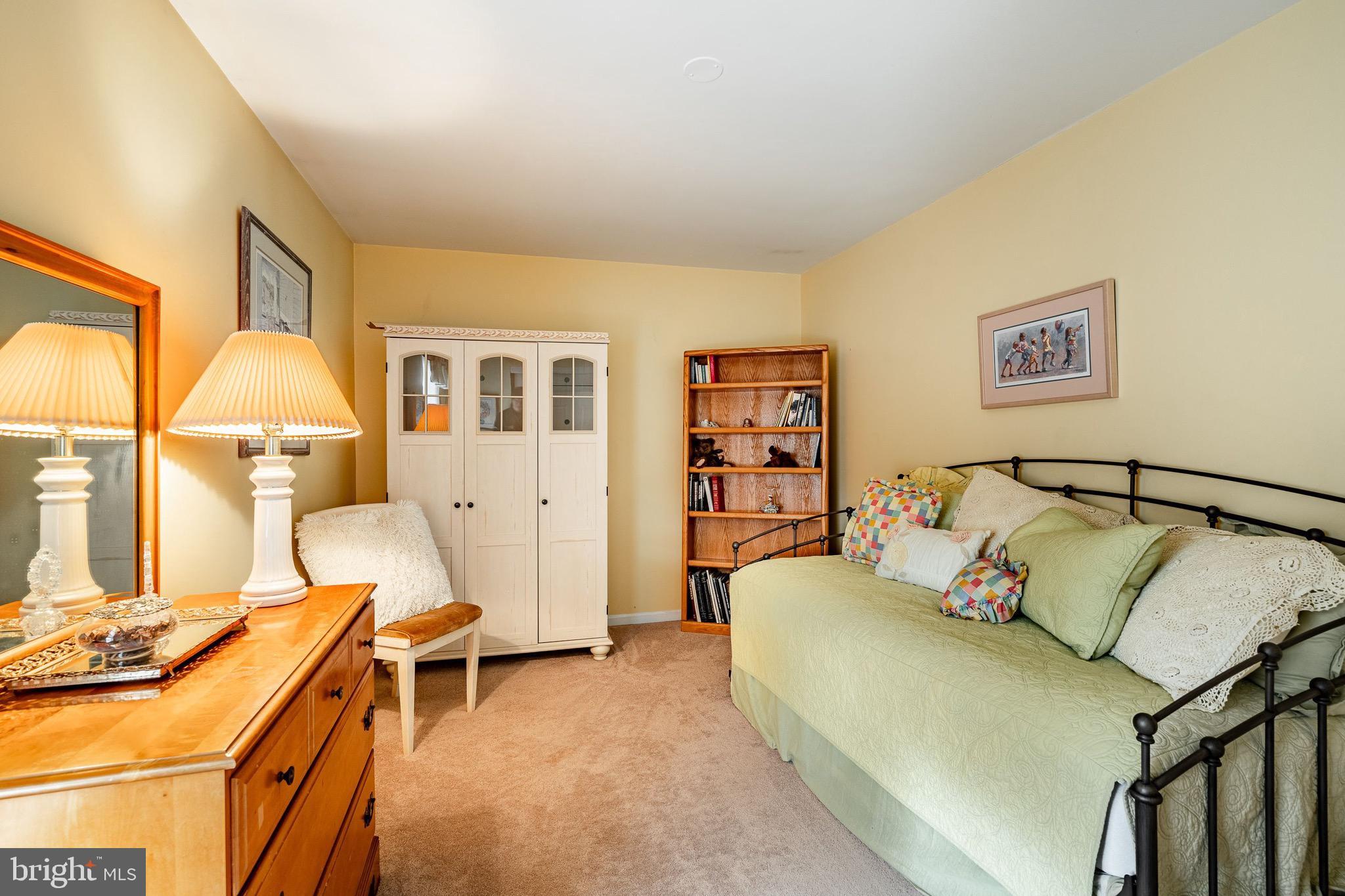 REGENCY KNOLL - Residential