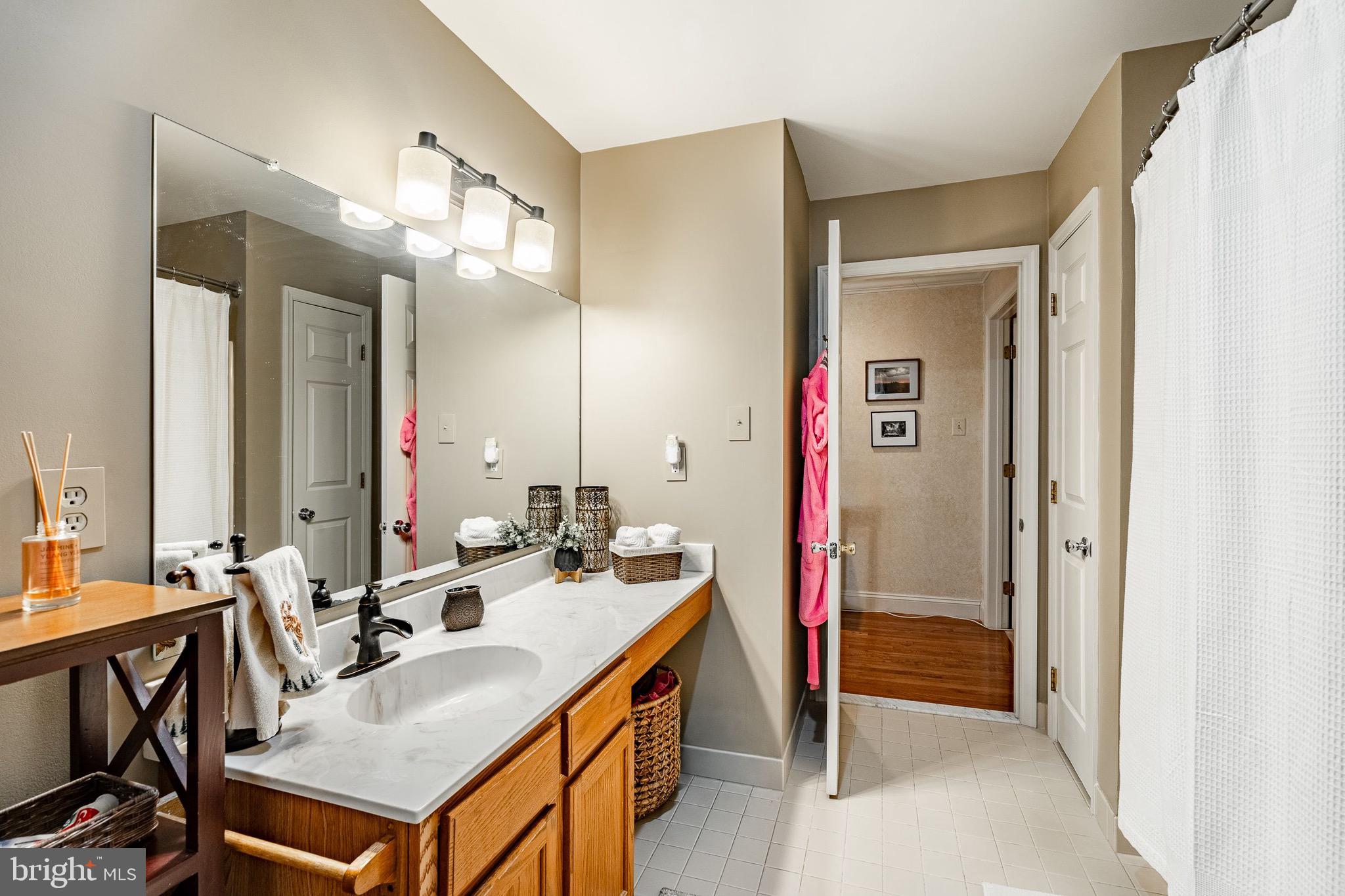 REGENCY KNOLL - Residential