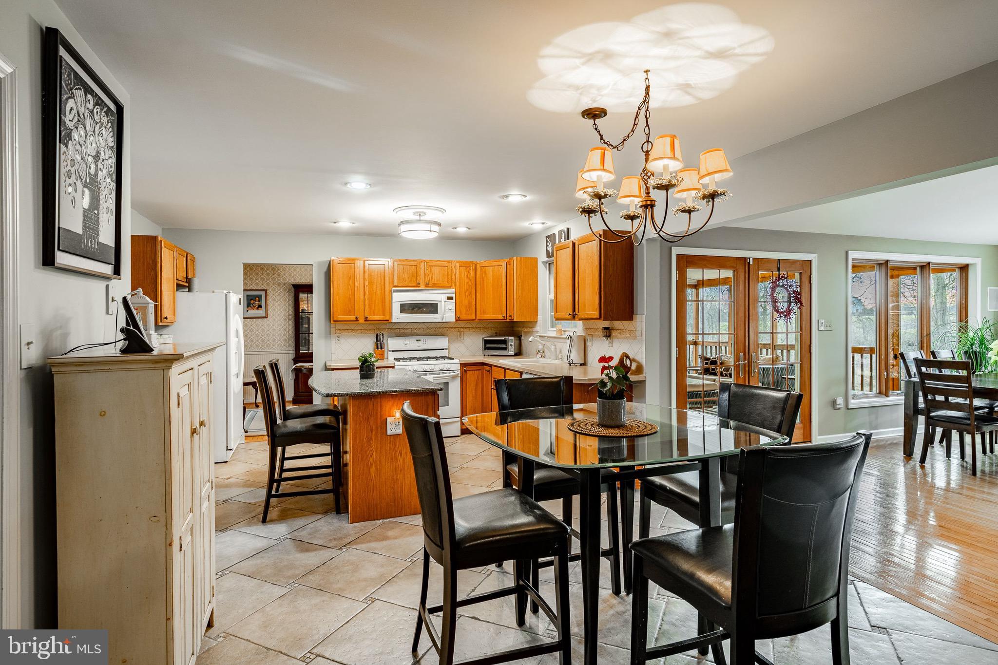 REGENCY KNOLL - Residential