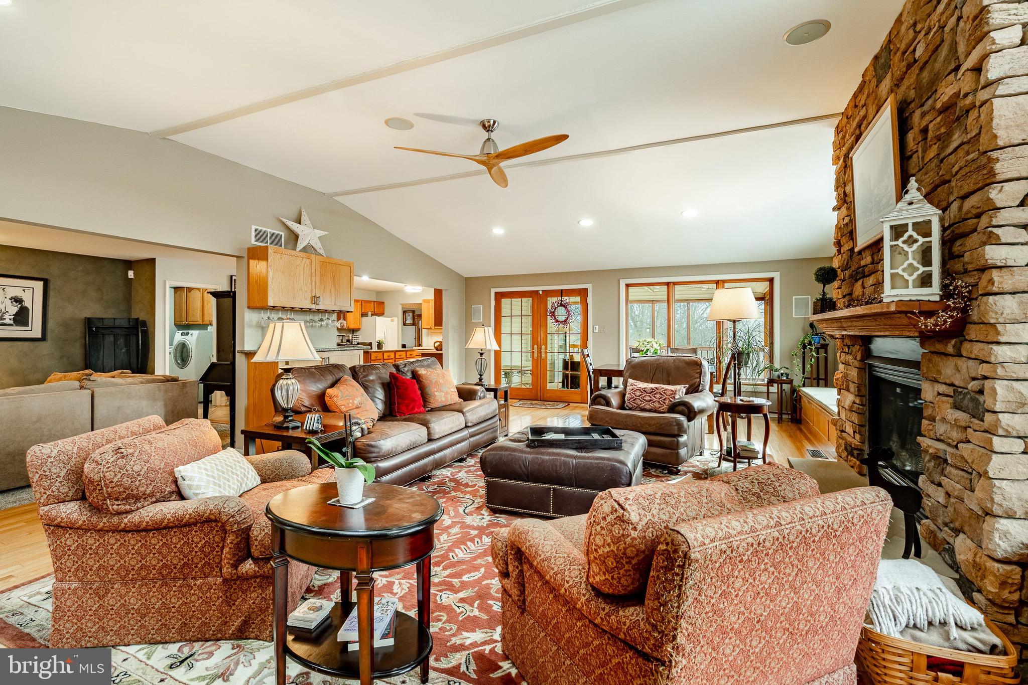 REGENCY KNOLL - Residential