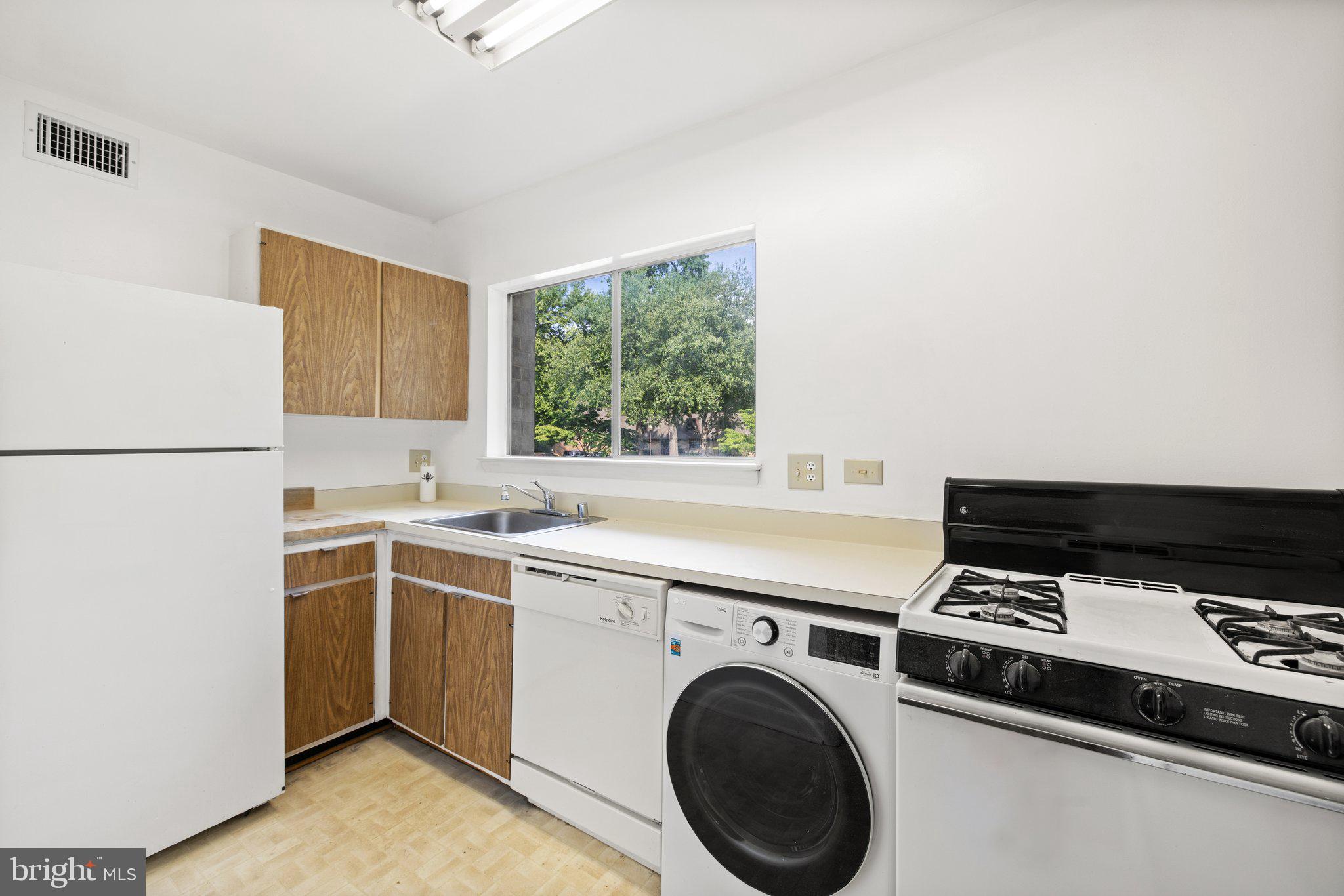 VANTAGE HILL - Residential