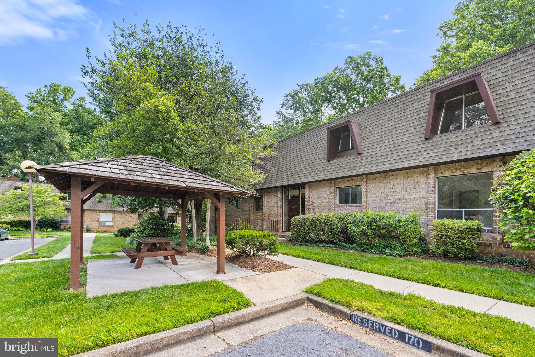 VANTAGE HILL - Residential