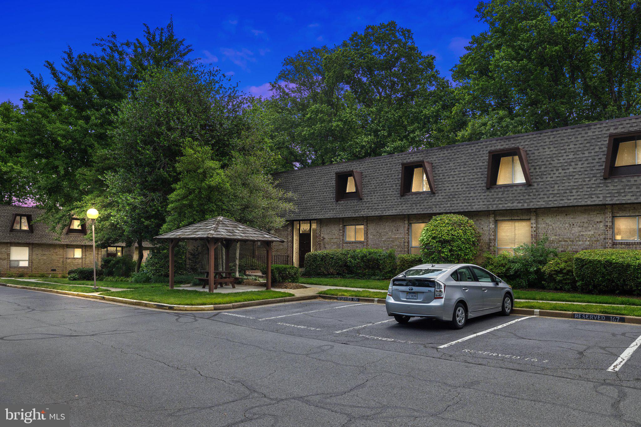 VANTAGE HILL - Residential