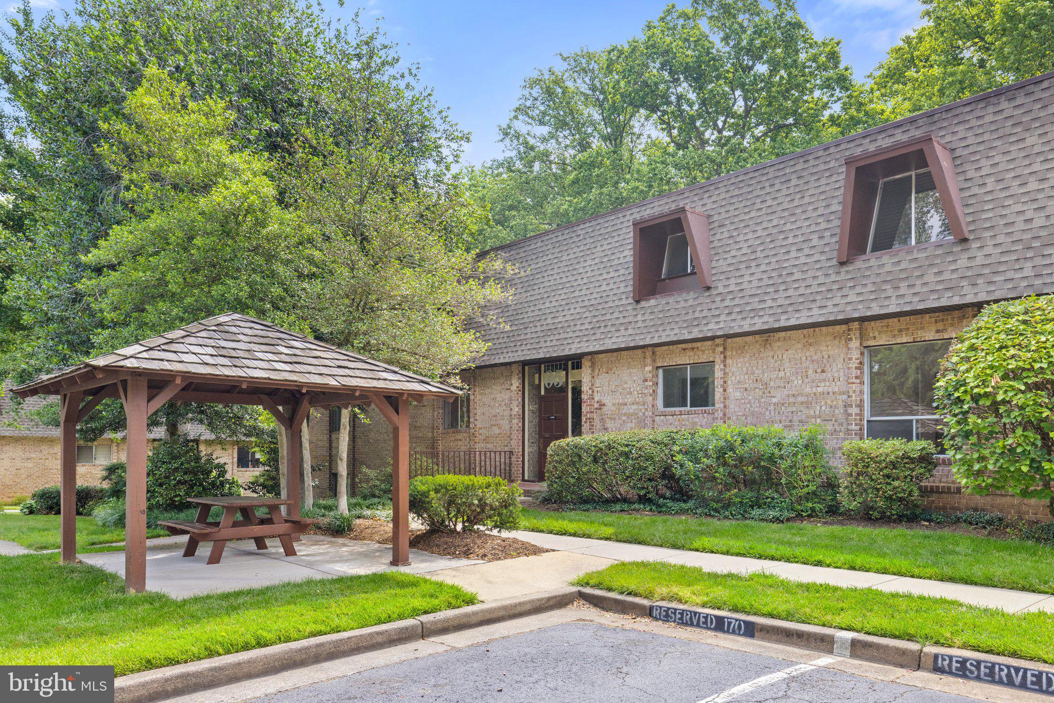 VANTAGE HILL - Residential