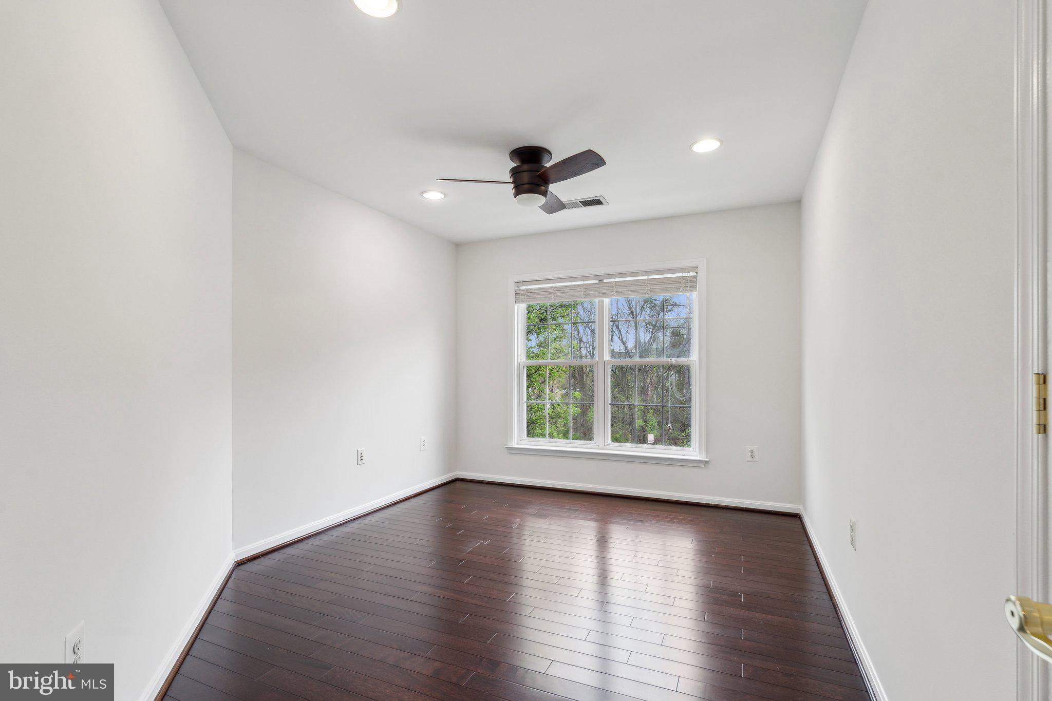 CHANTILLY GREEN - Residential