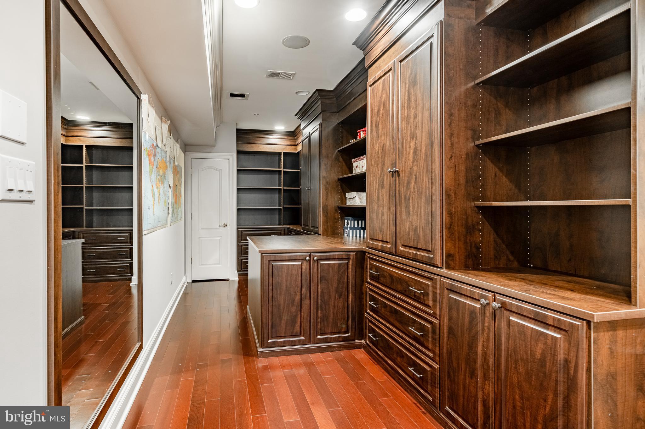 WHITEGATE - Residential