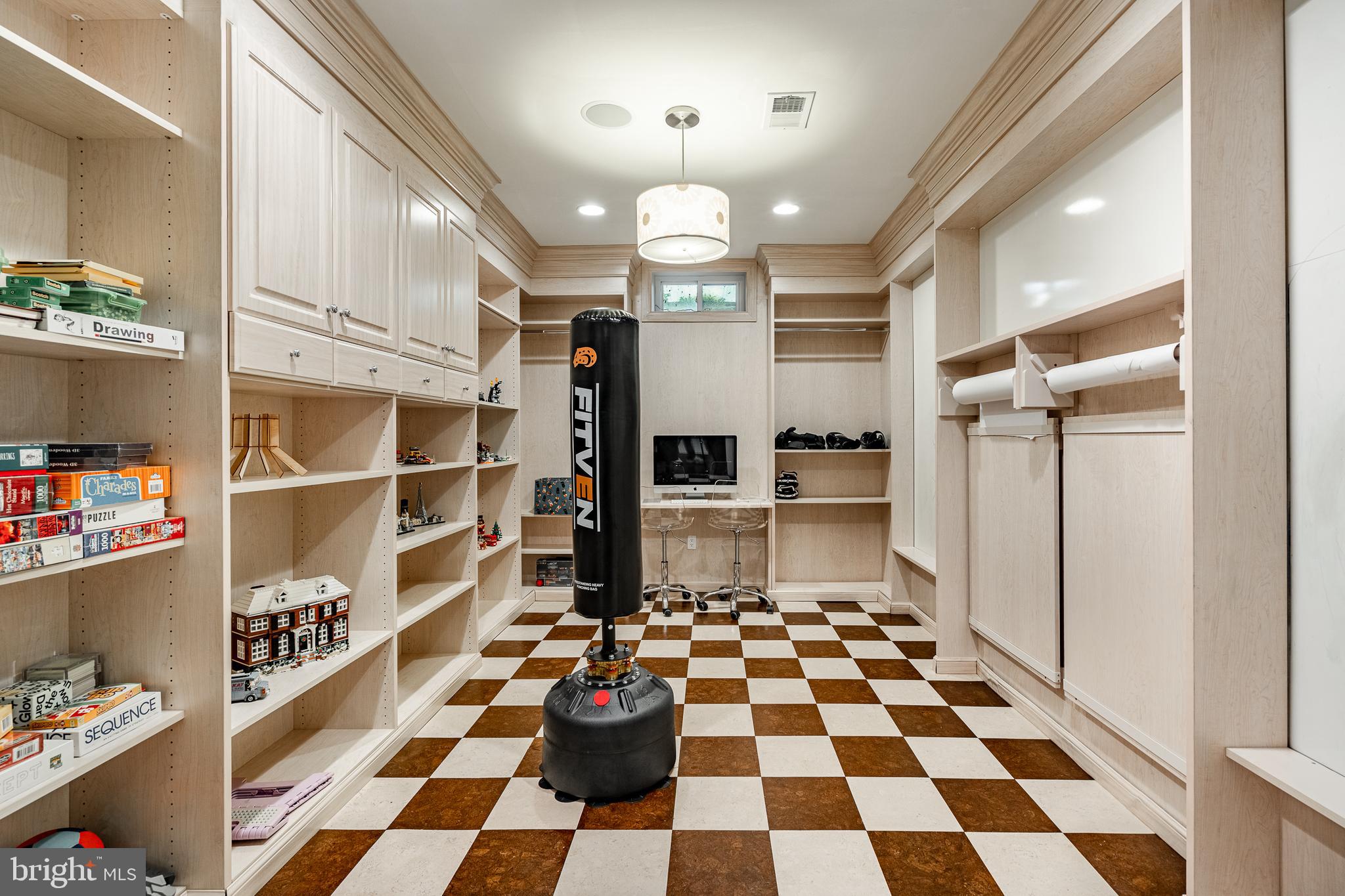 WHITEGATE - Residential