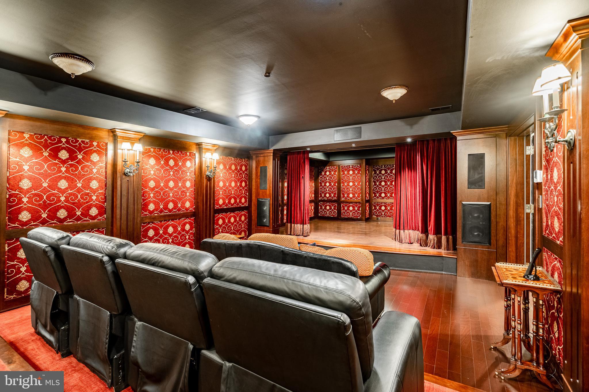 WHITEGATE - Residential