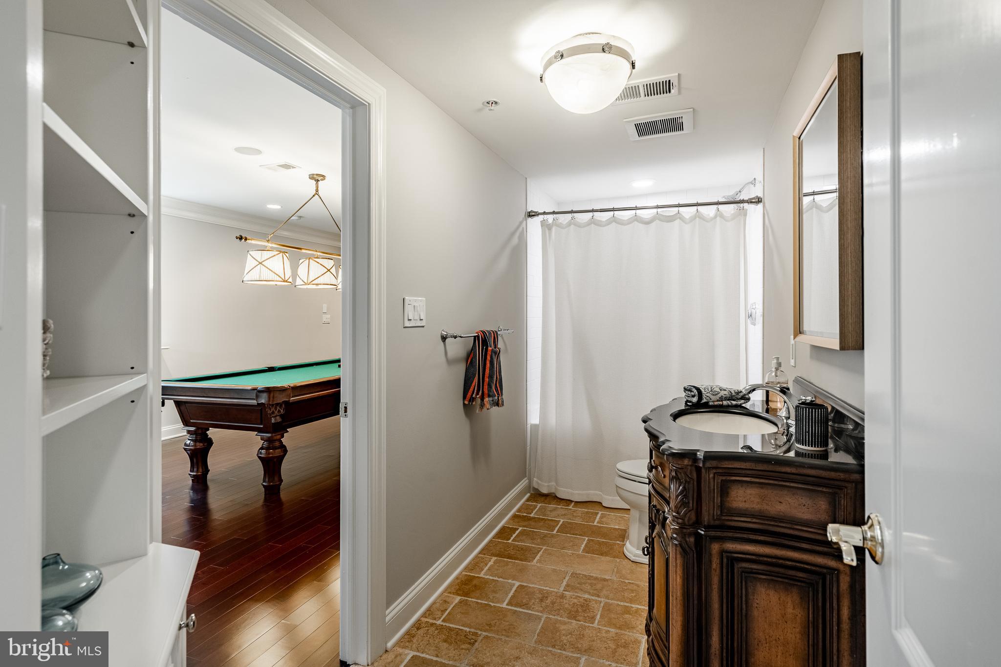 WHITEGATE - Residential