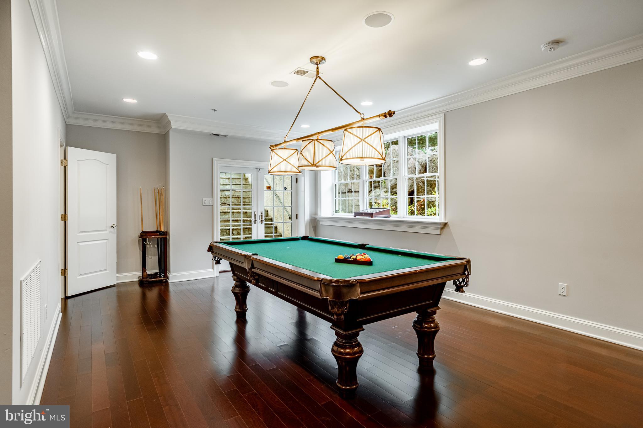 WHITEGATE - Residential