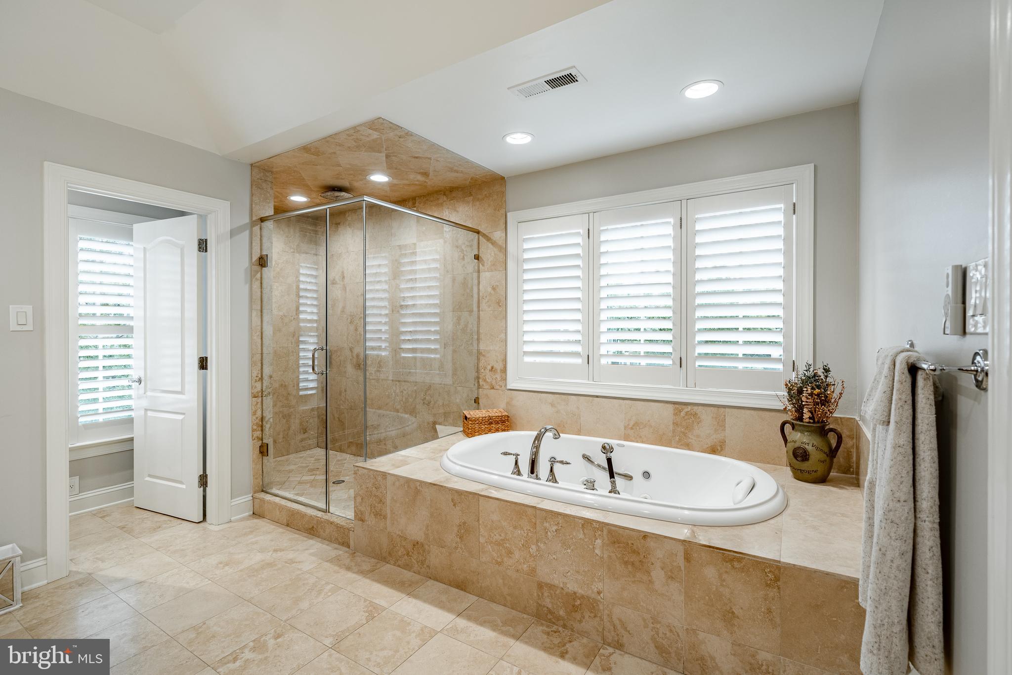 WHITEGATE - Residential