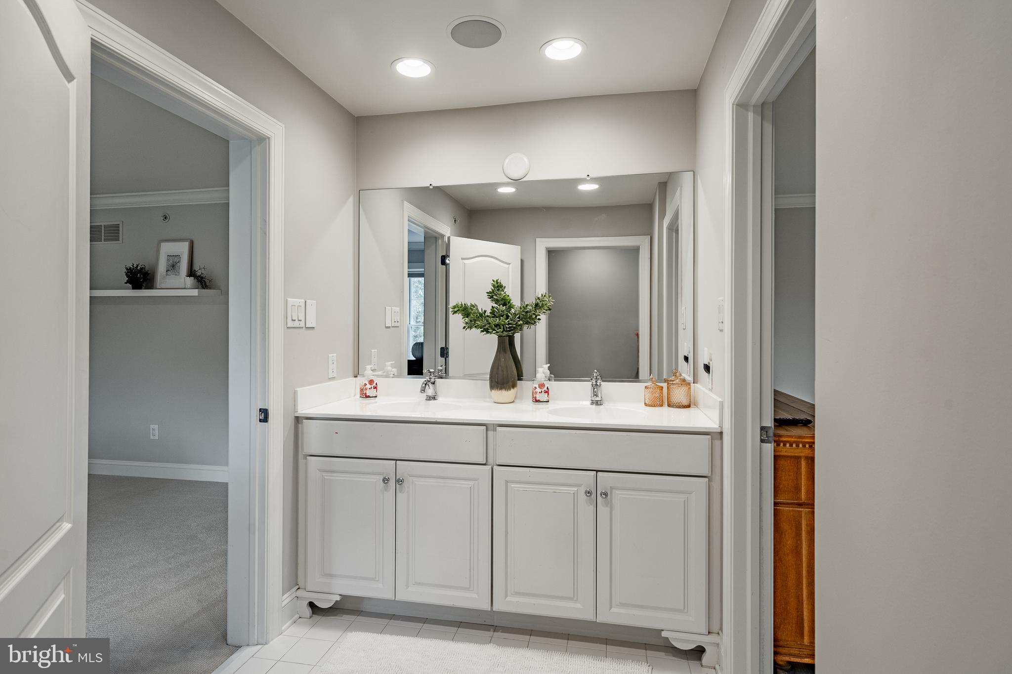 WHITEGATE - Residential