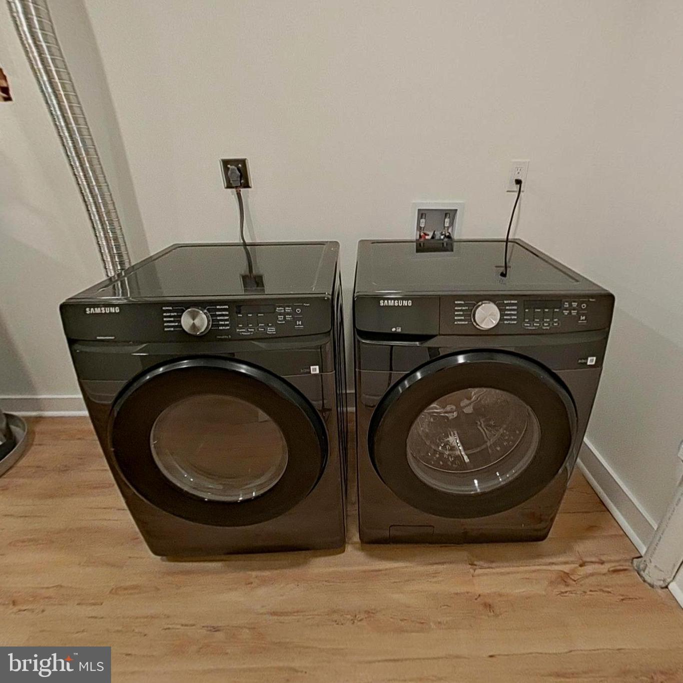 WOODLAND BEACH - Residential