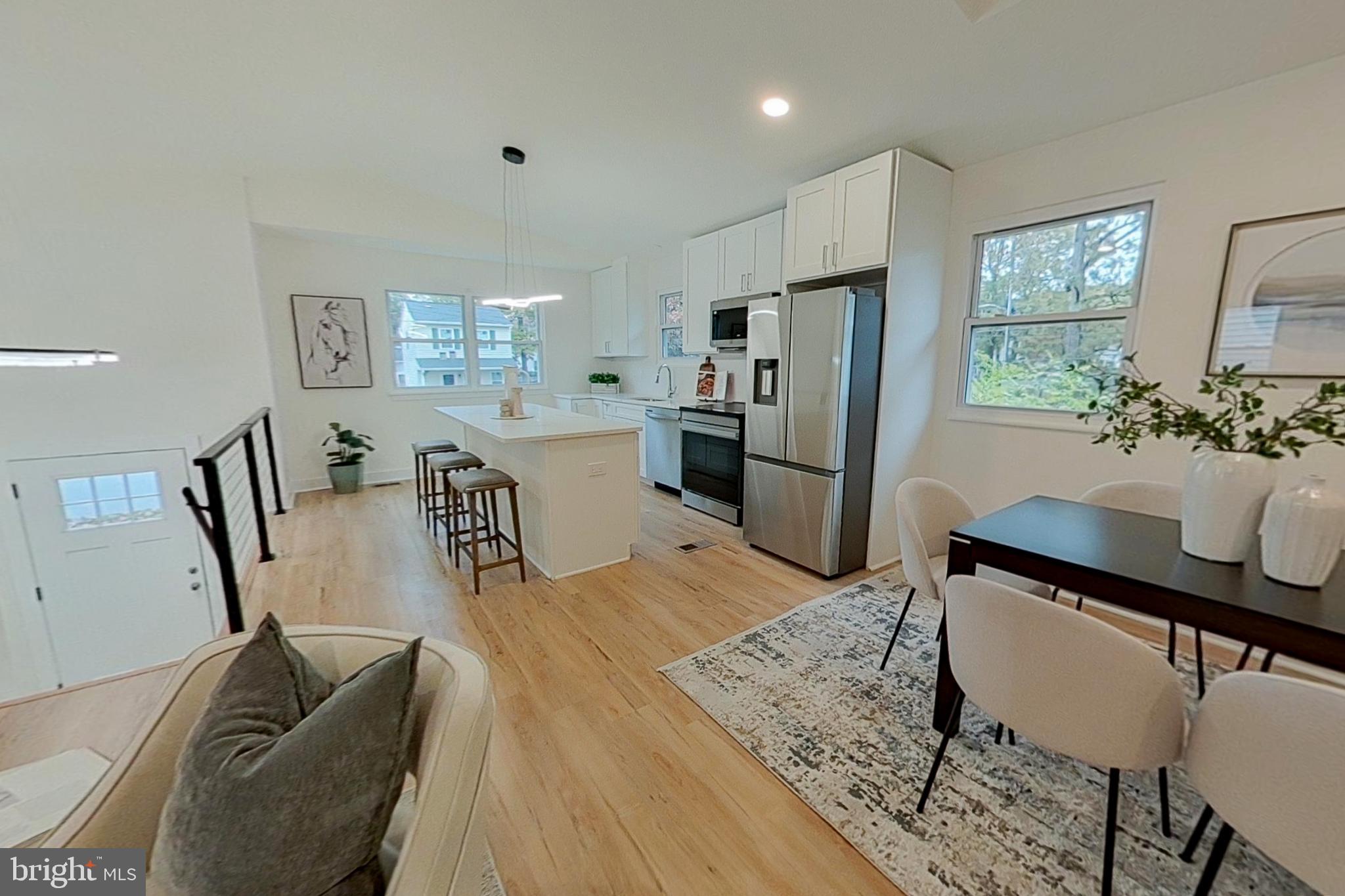 WOODLAND BEACH - Residential