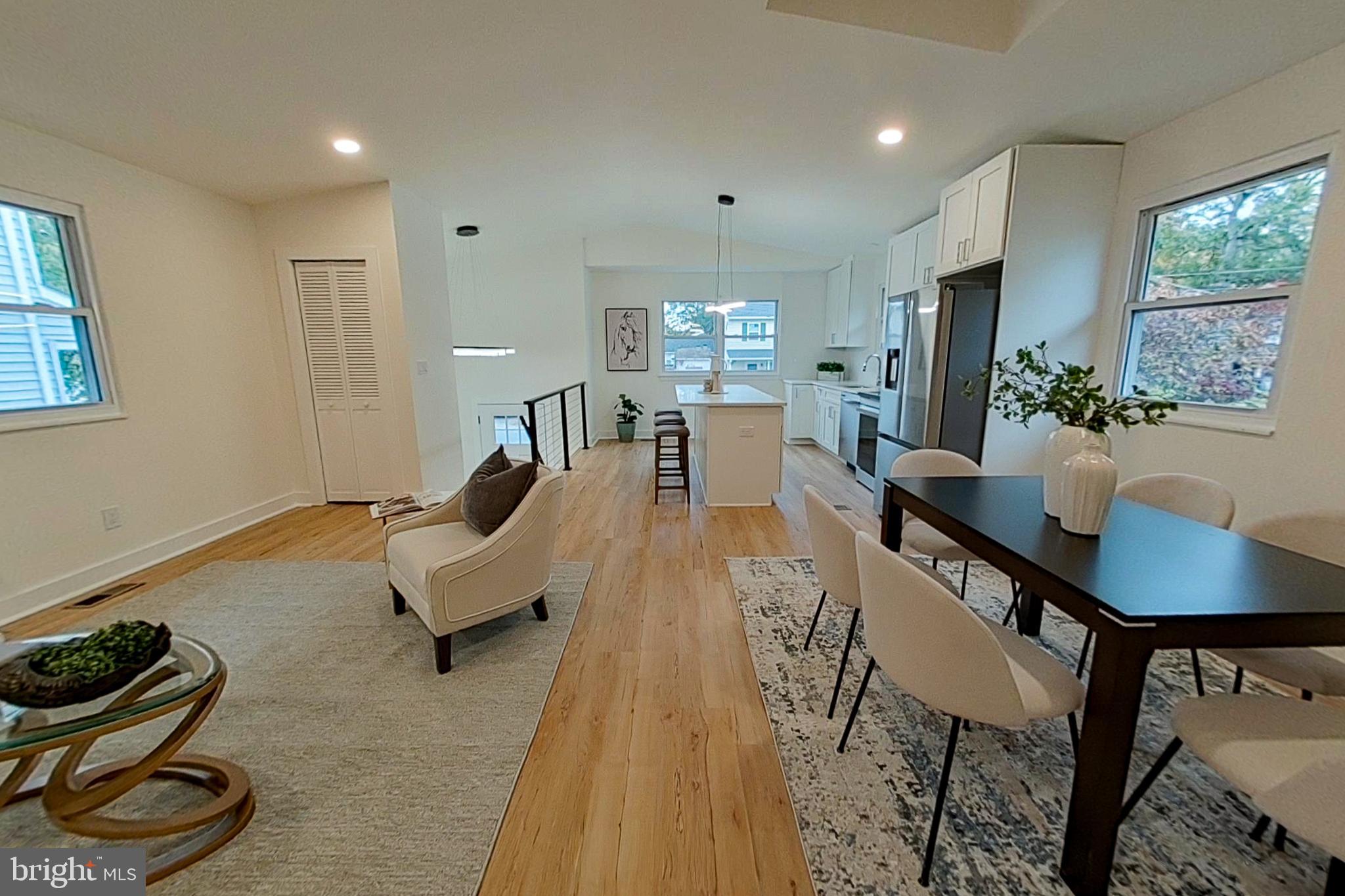 WOODLAND BEACH - Residential