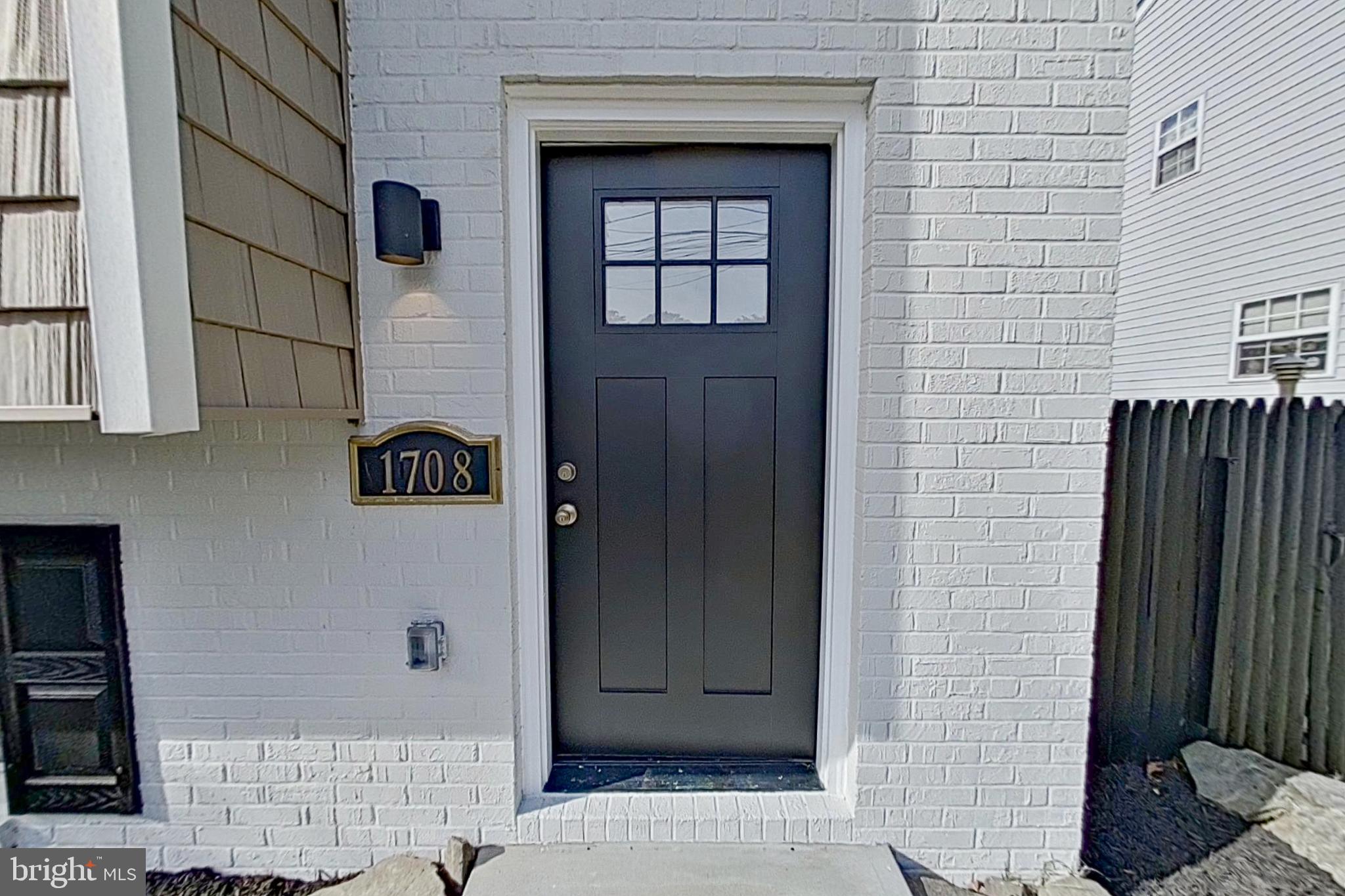 WOODLAND BEACH - Residential