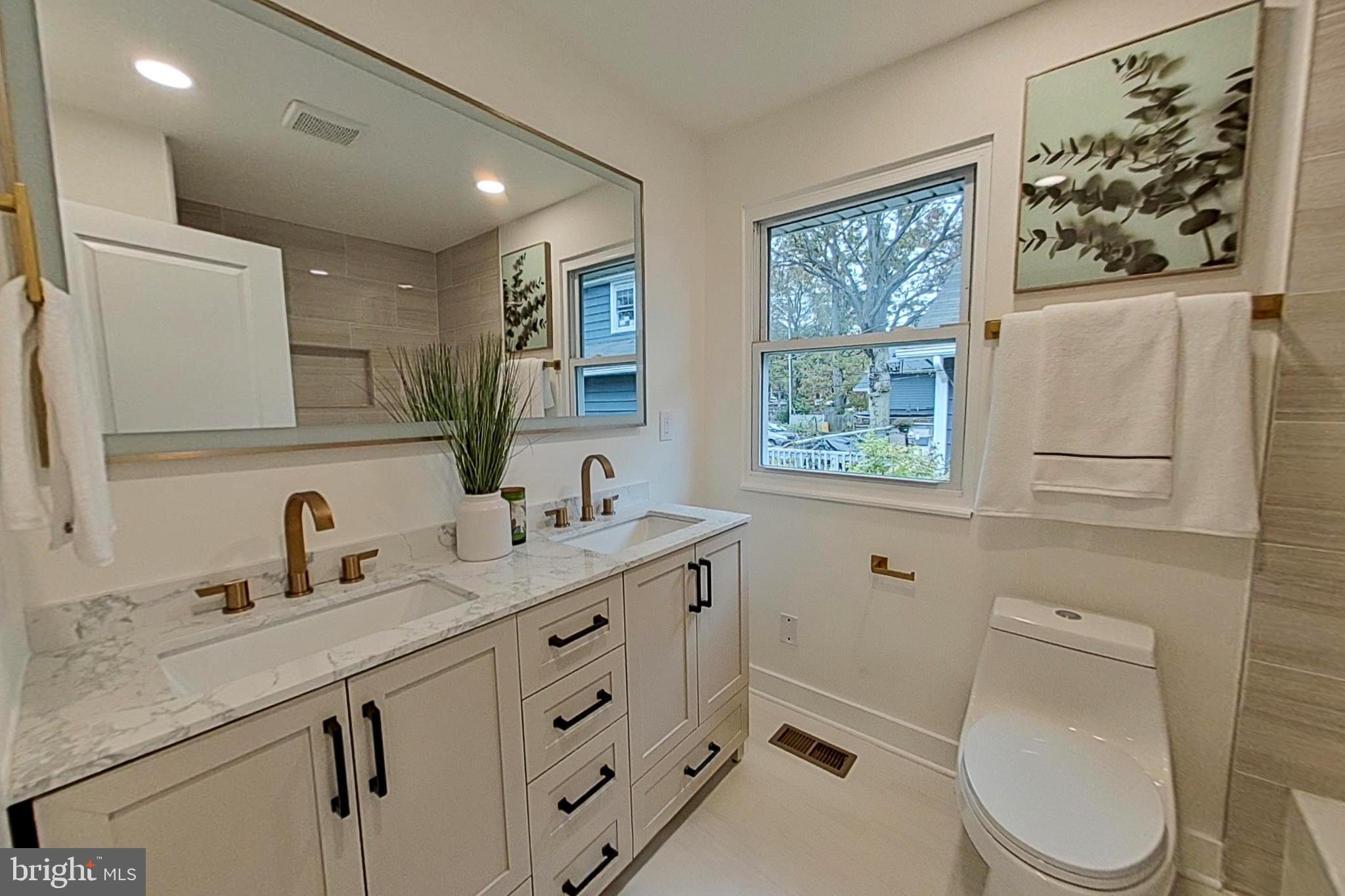 WOODLAND BEACH - Residential