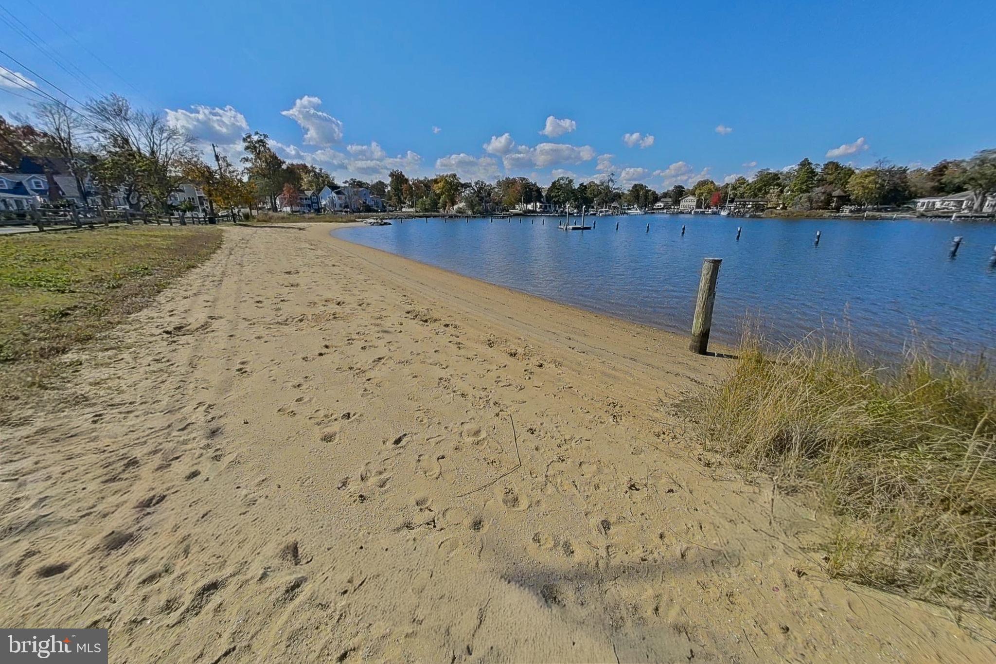 WOODLAND BEACH - Residential