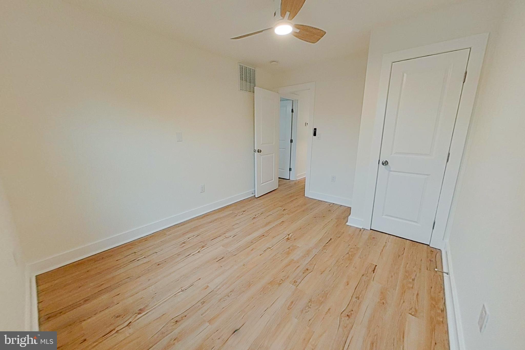 WOODLAND BEACH - Residential