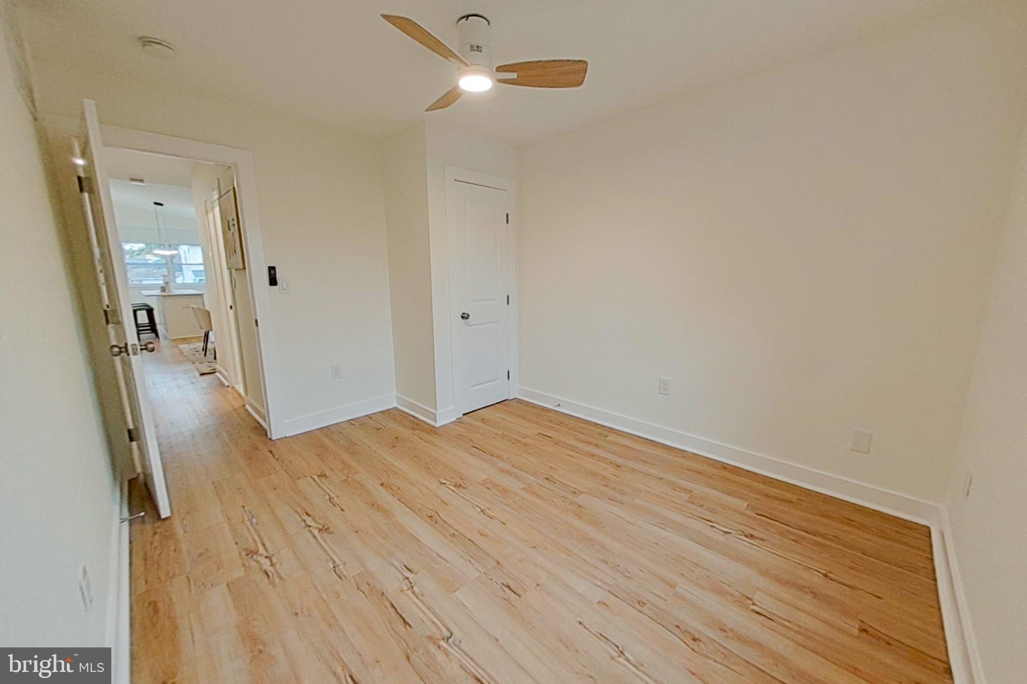 WOODLAND BEACH - Residential