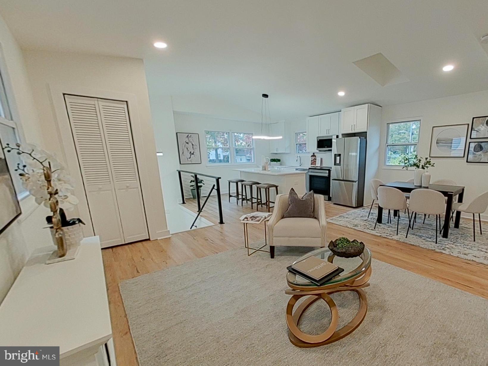 WOODLAND BEACH - Residential