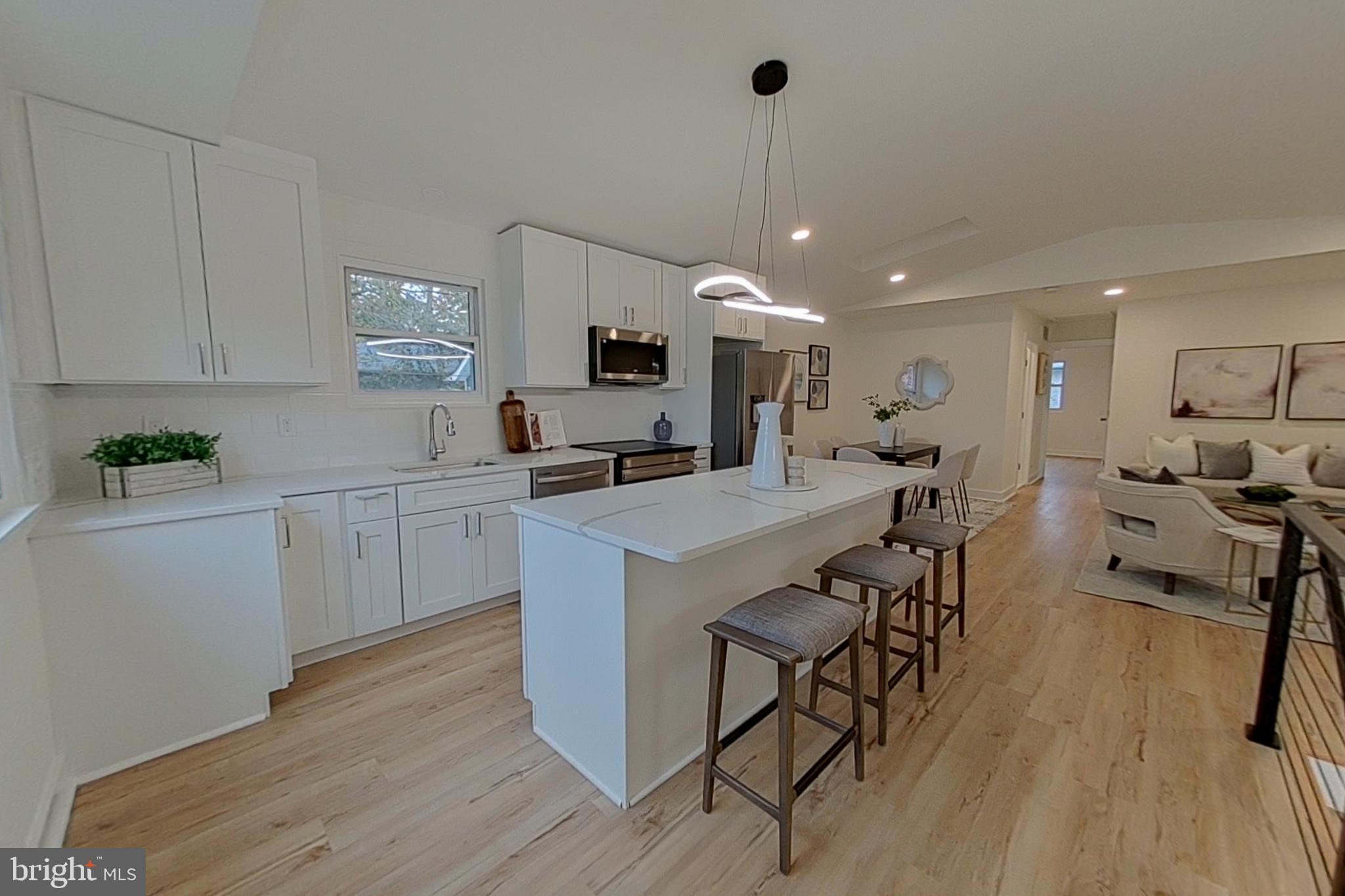 WOODLAND BEACH - Residential