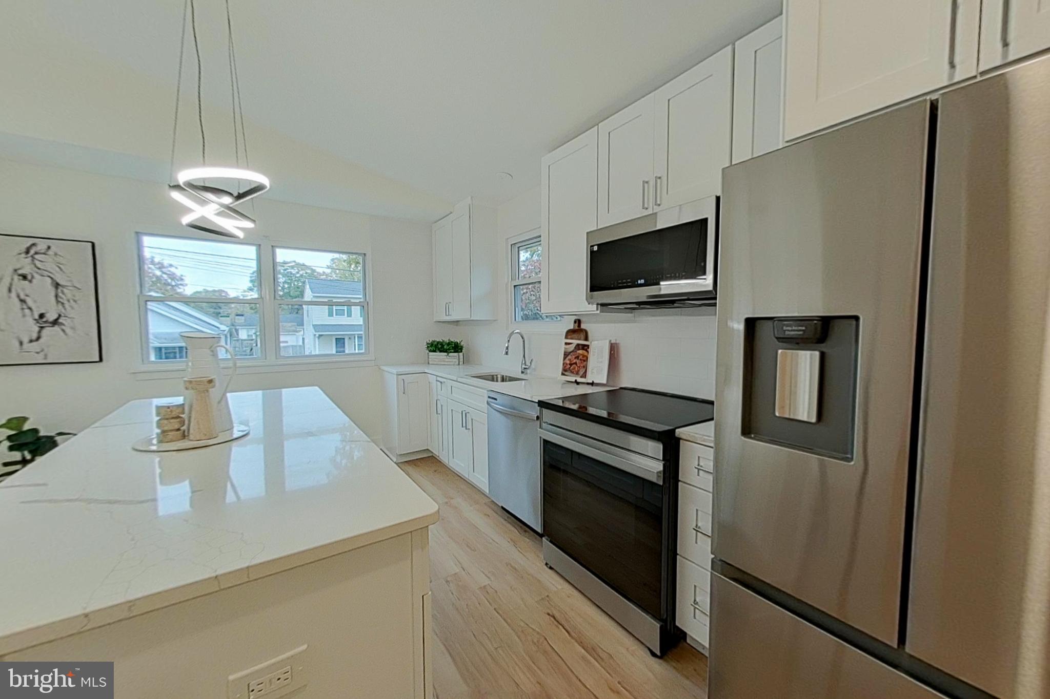 WOODLAND BEACH - Residential